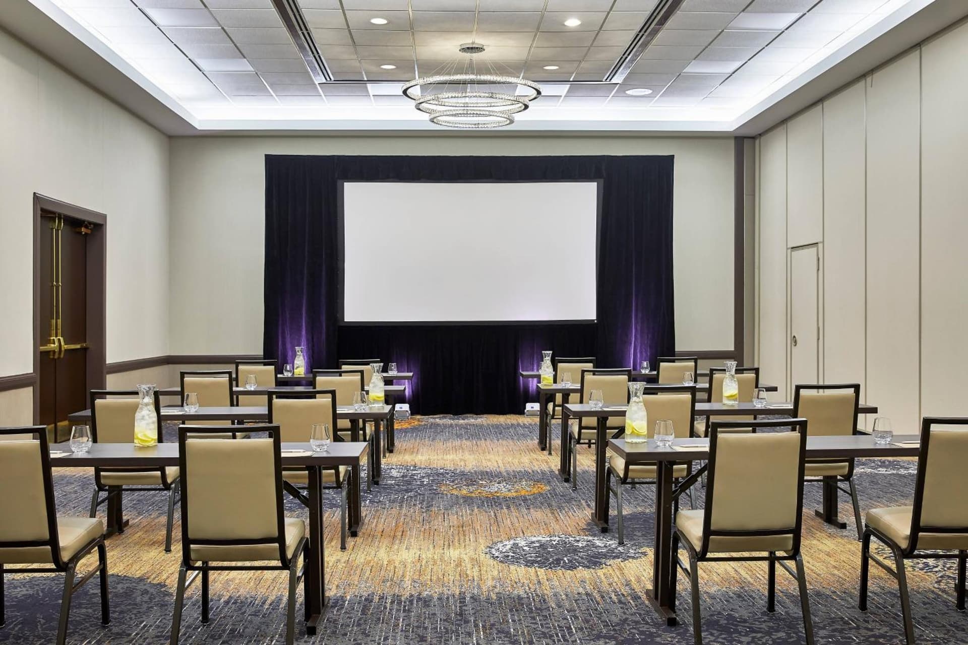 Renaissance Chicago Glenview Suites Hotel gallery photo in Glenview, IL — image 32
