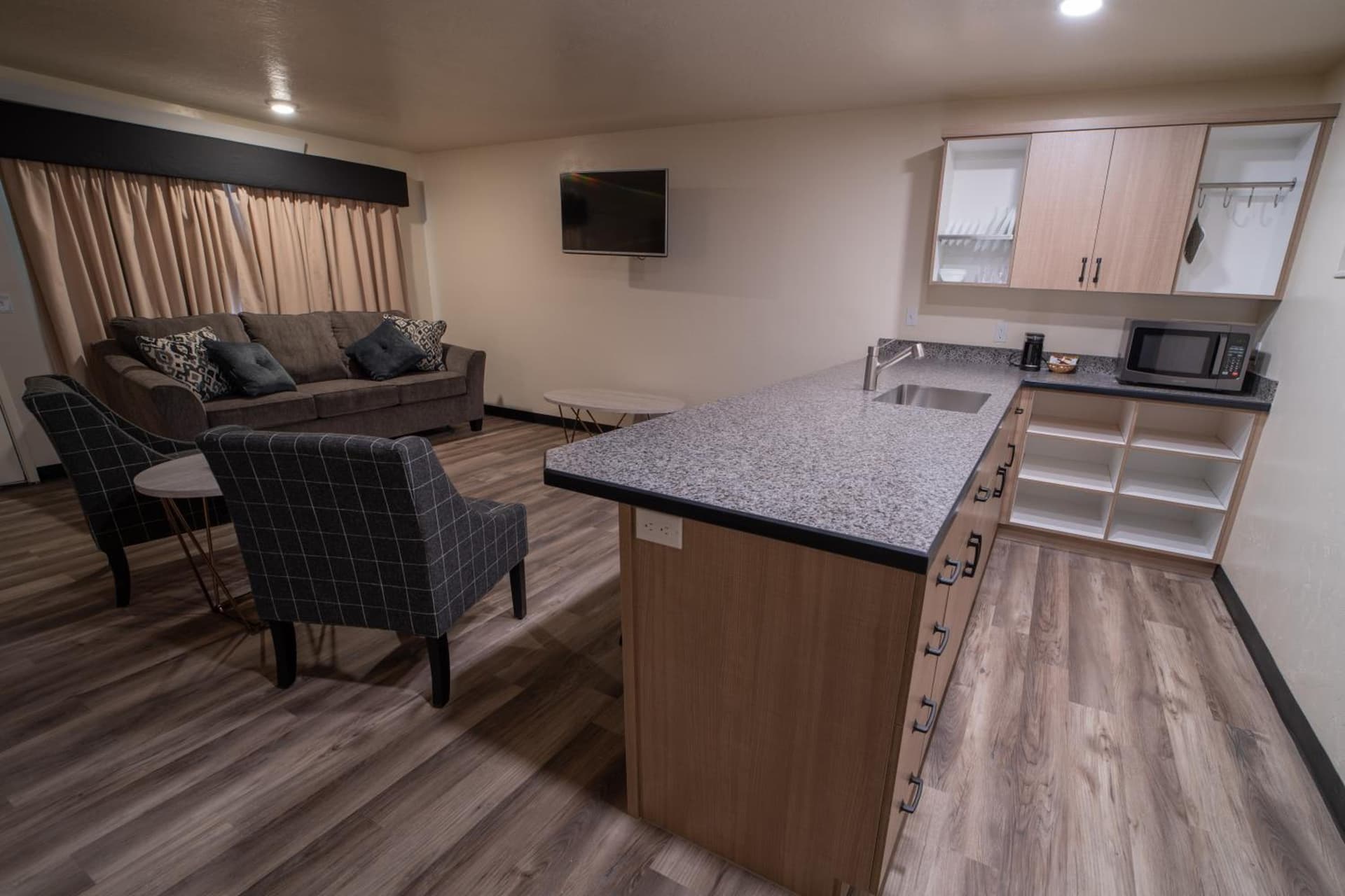 Clover Creek Inn interior in Montpelier, ID — gallery photo 2