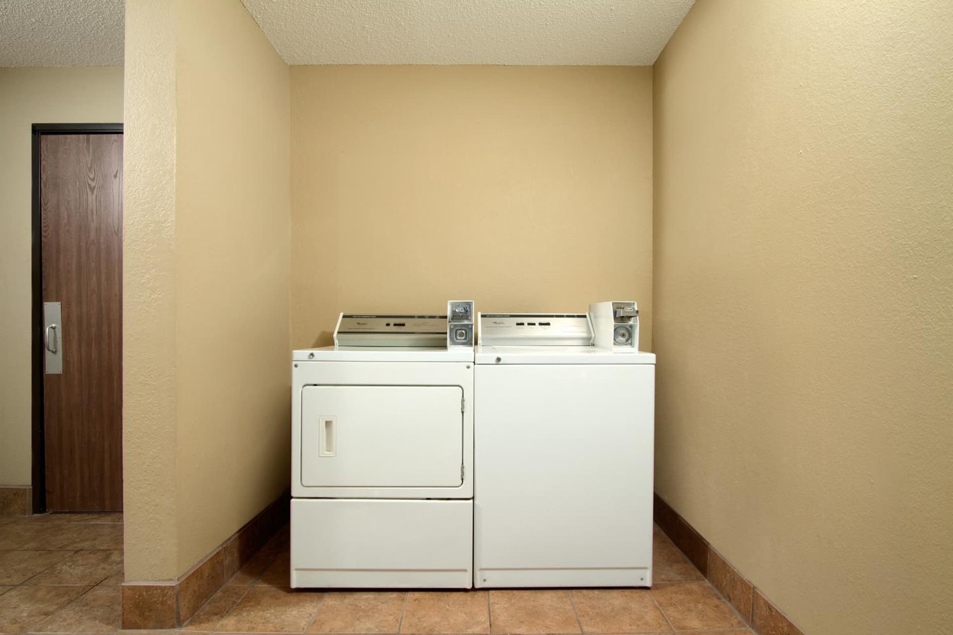 Super 8 by Wyndham Homewood Birmingham Area gallery photo in Birmingham, AL — image 19
