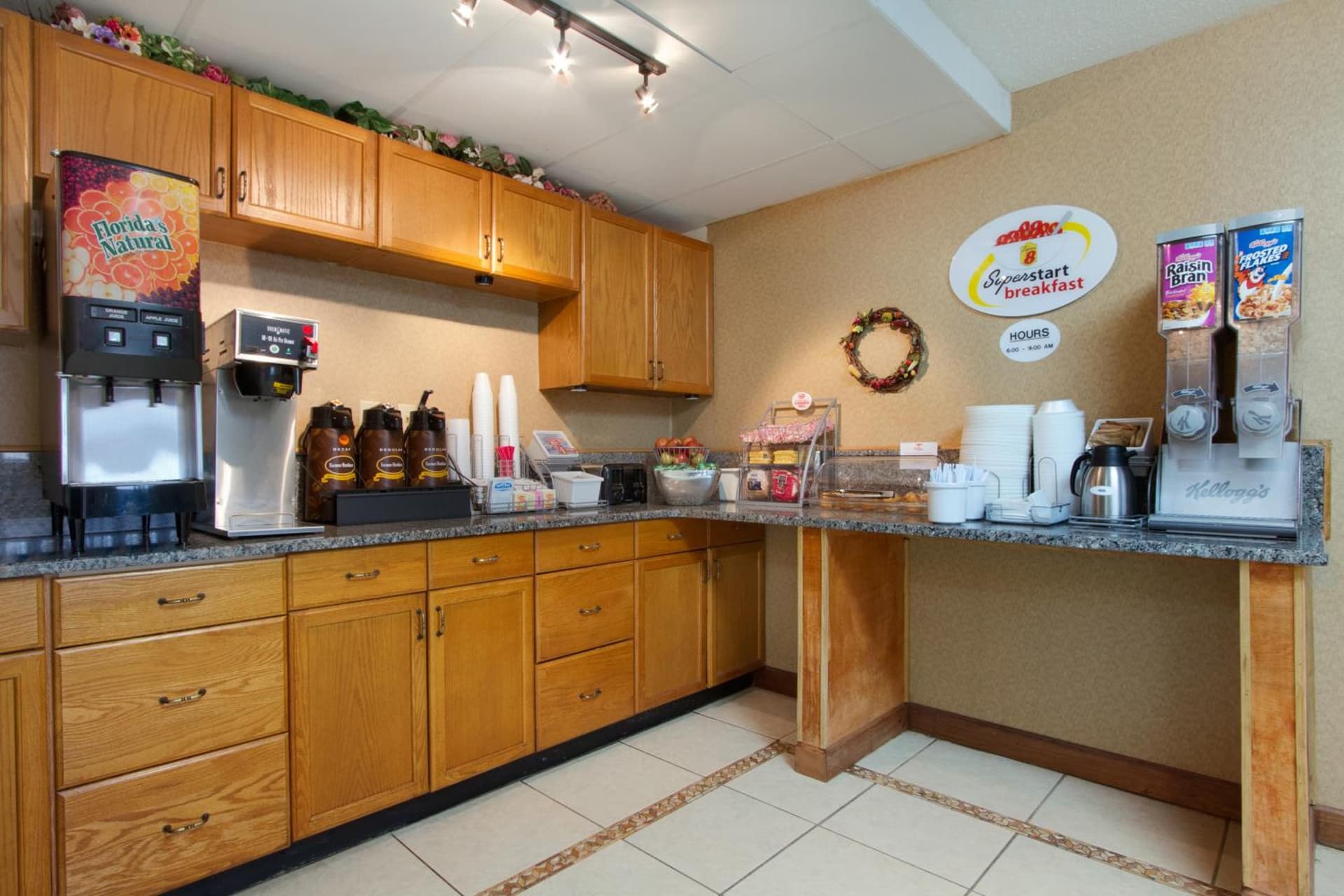 Super 8 by Wyndham Homewood Birmingham Area gallery photo in Birmingham, AL — image 31