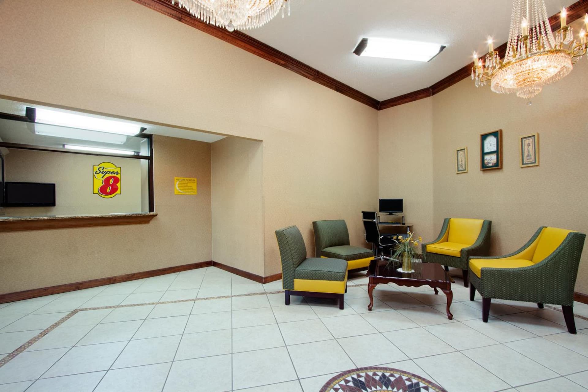 Super 8 by Wyndham Homewood Birmingham Area gallery photo in Birmingham, AL — image 33