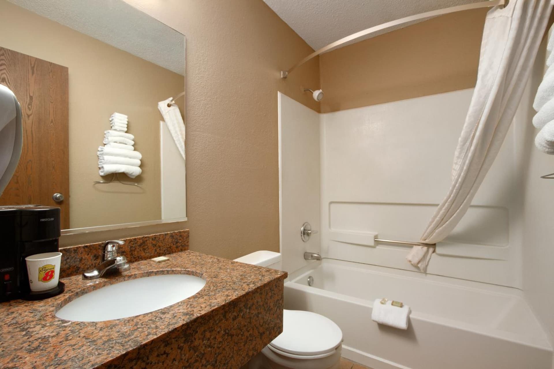 Super 8 by Wyndham Homewood Birmingham Area gallery photo in Birmingham, AL — image 38