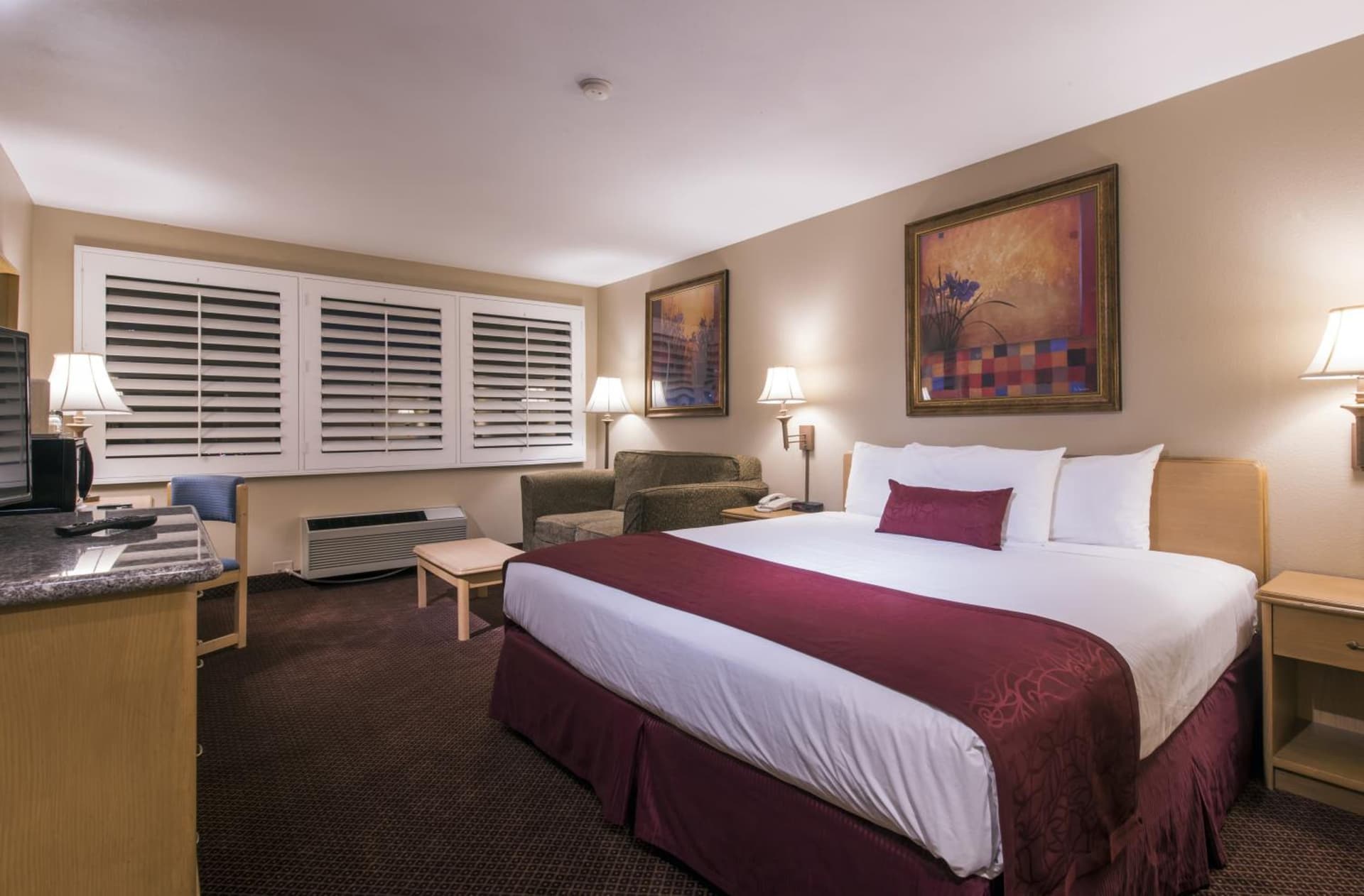 Grand Vista Hotel gallery photo in Simi Valley, CA — image 8