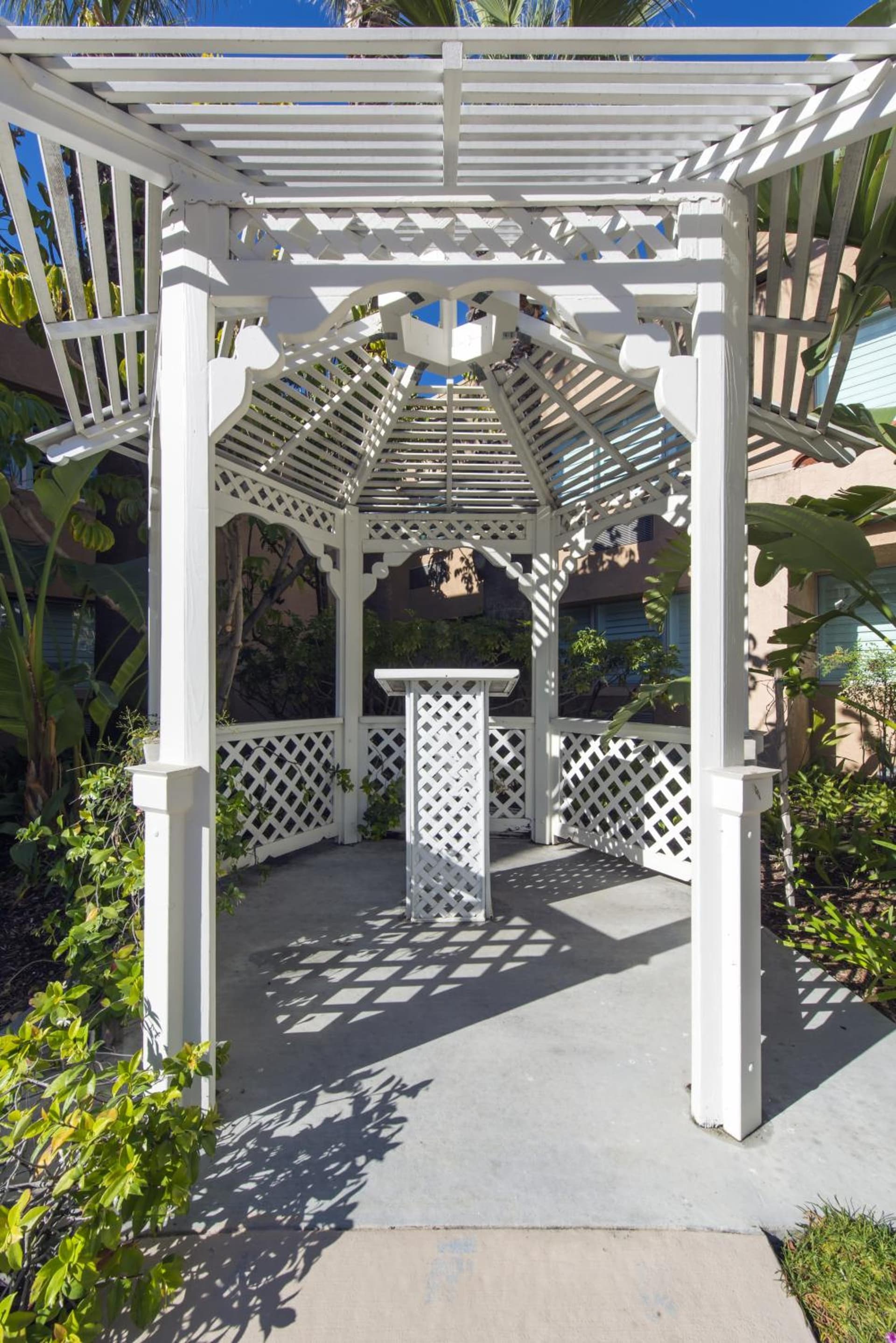 Grand Vista Hotel property views in Simi Valley, CA — gallery photo 3
