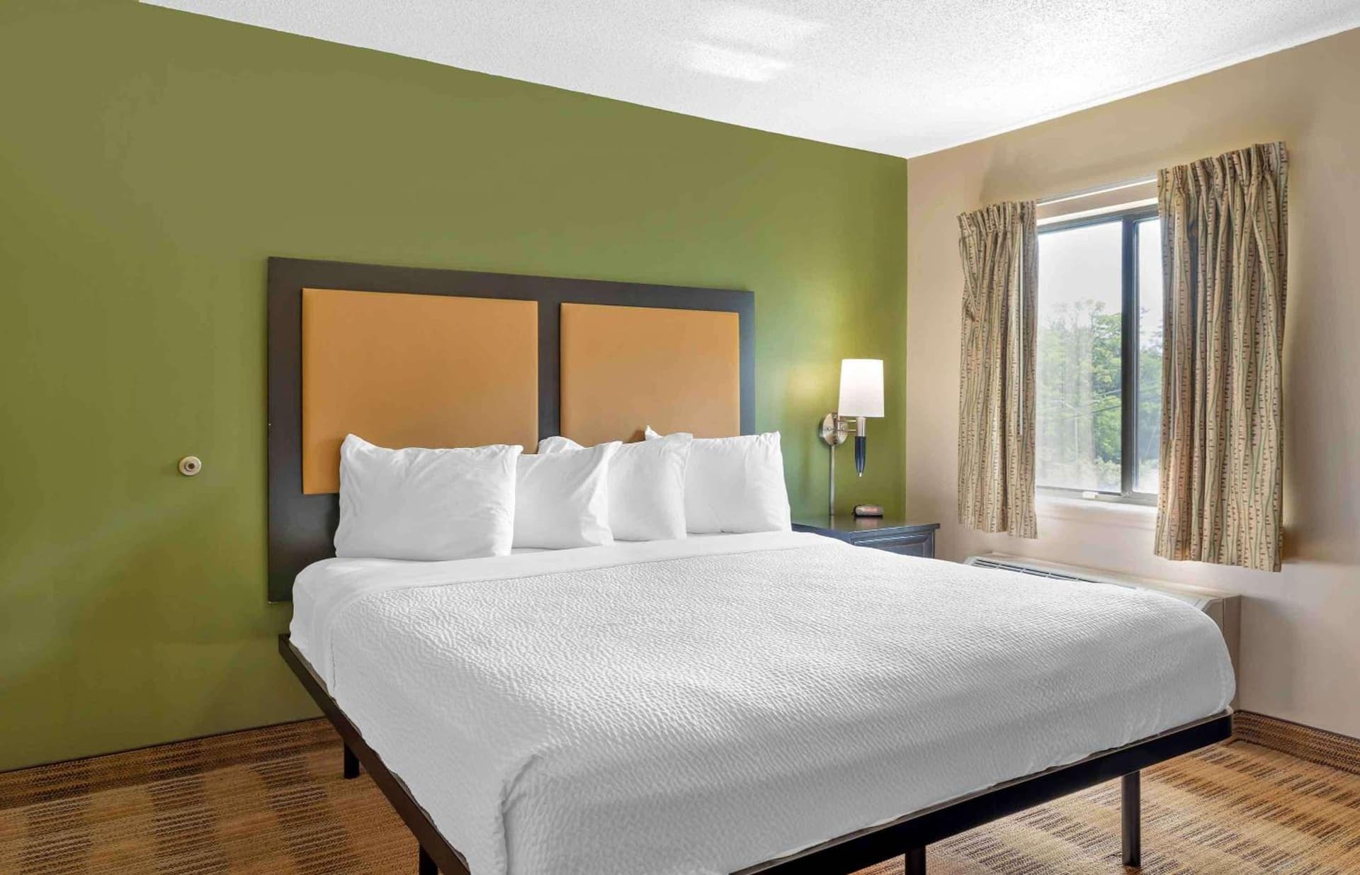 Extended Stay America Suites - Cincinnati - Blue Ash - Reagan Hwy interior in Blue Ash, OH — gallery photo 2