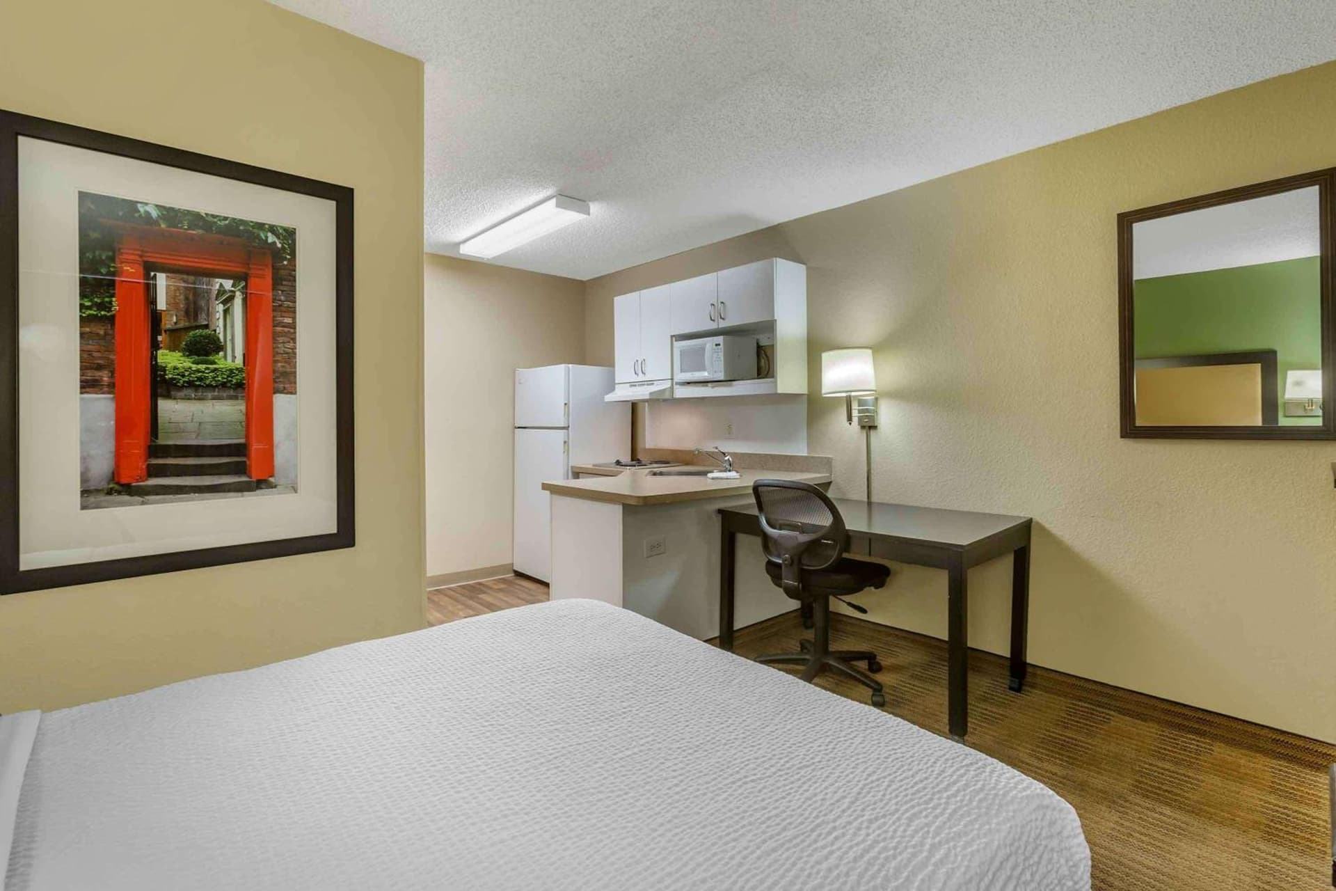 Extended Stay America Suites - El Paso - Airport property views in El Paso, TX — gallery photo 3