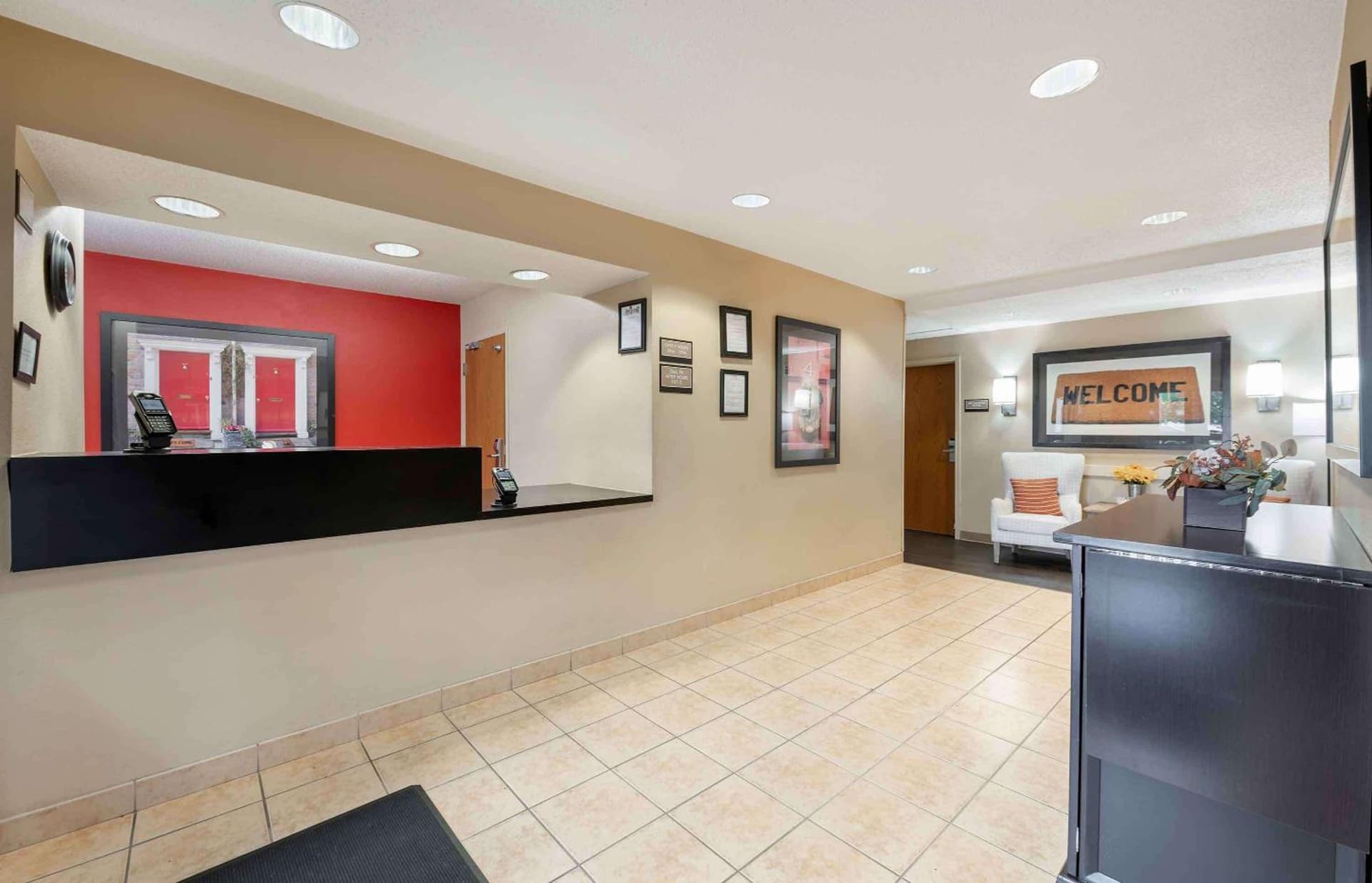 Extended Stay America Suites - Cincinnati - Blue Ash - Kenwood Road interior in Blue Ash, OH — gallery photo 2