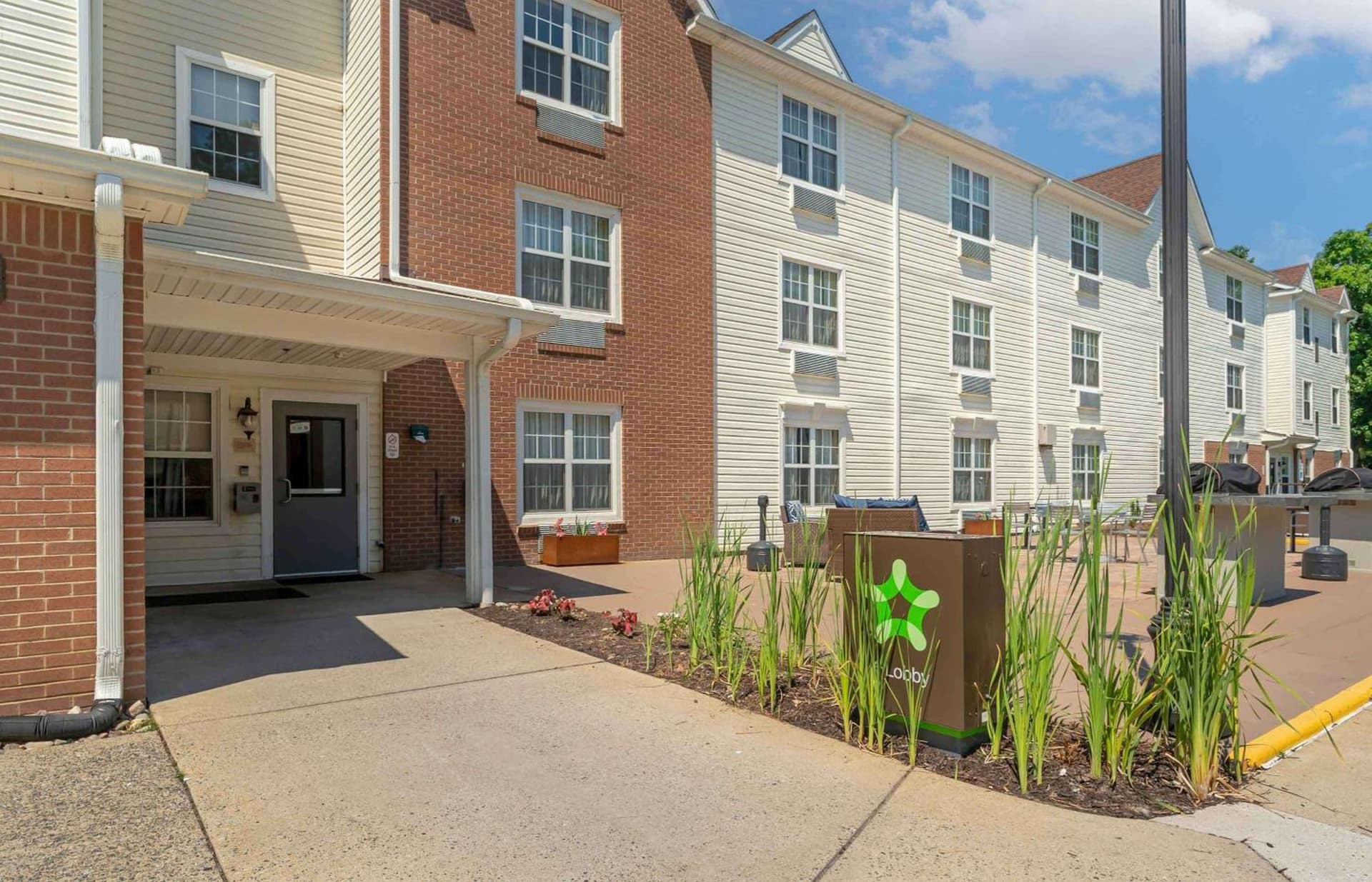 Extended Stay America Suites - Newport News - Yorktown featured exterior or lobby in Newport News, VA — similar hotel