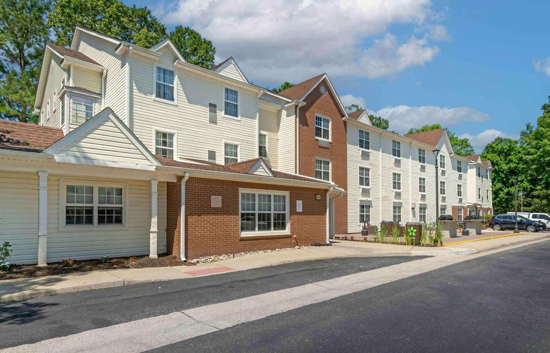 Extended Stay America Suites - Newport News - Yorktown interior in Newport News, VA — gallery photo 2