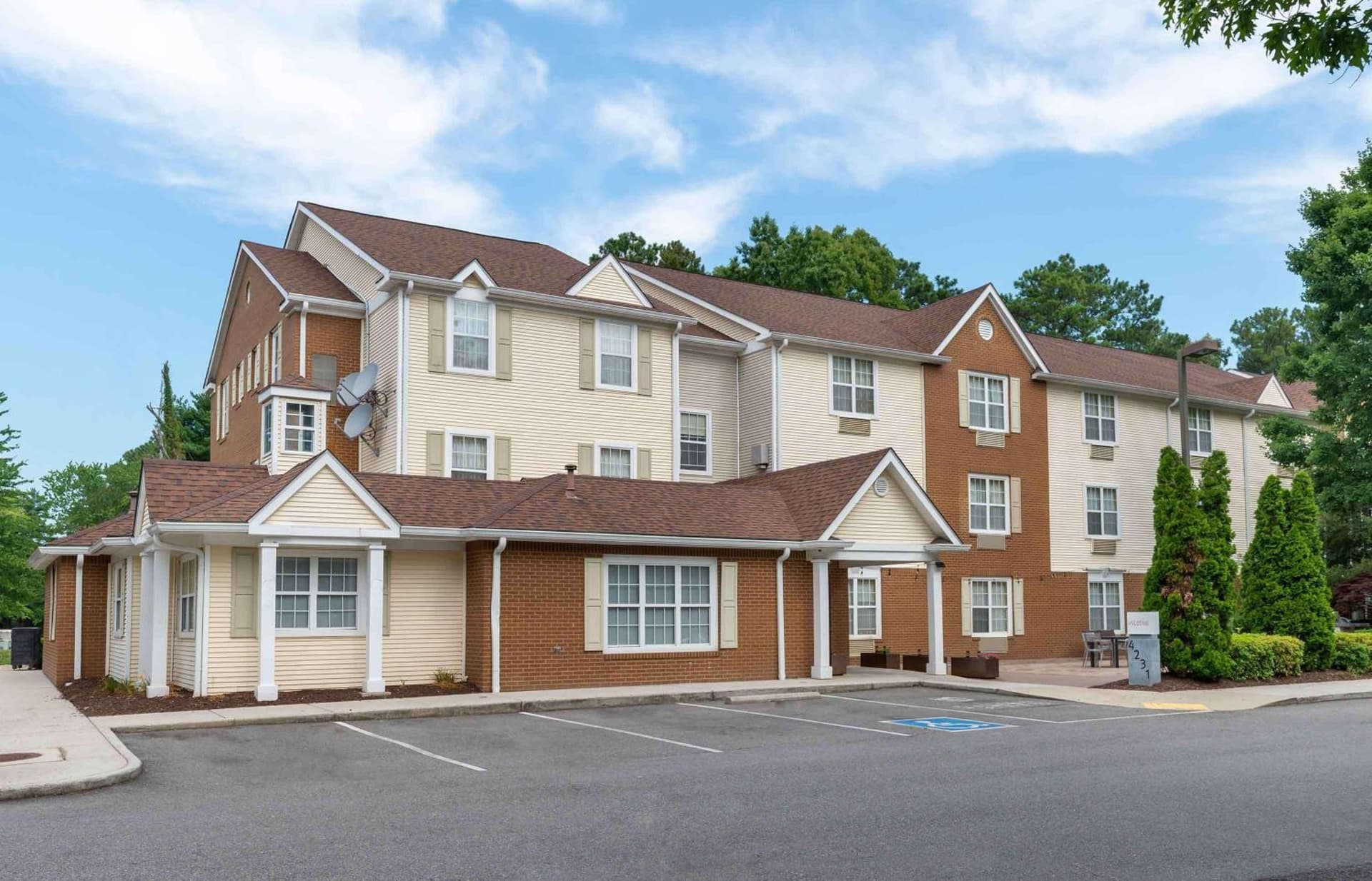 Extended Stay America Suites - Richmond - Glen Allen - Short Pump featured exterior or lobby in Glen Allen, VA — similar hotel