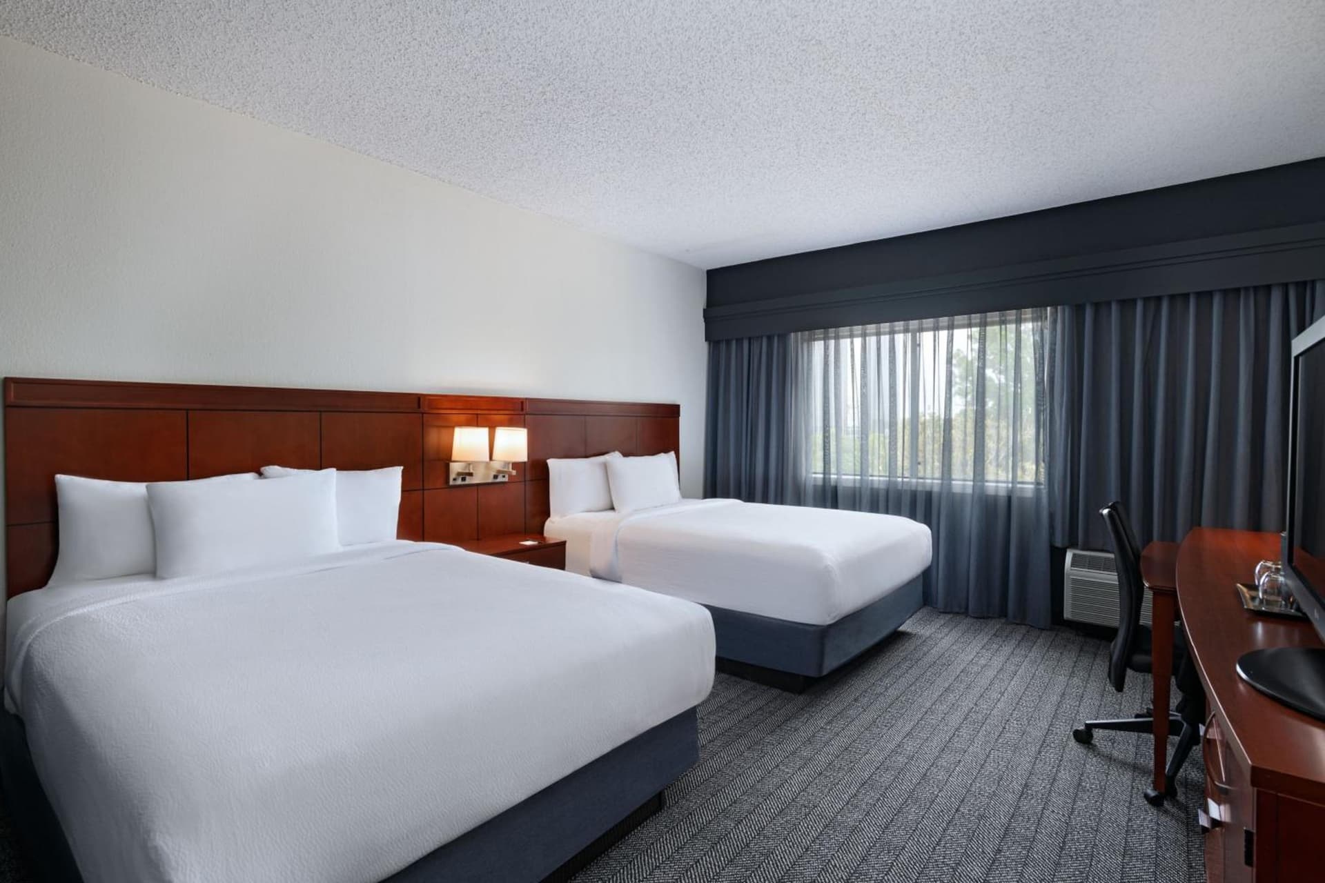 Courtyard by Marriott Dallas Arlington Entertainment District property views in Arlington, TX — gallery photo 3