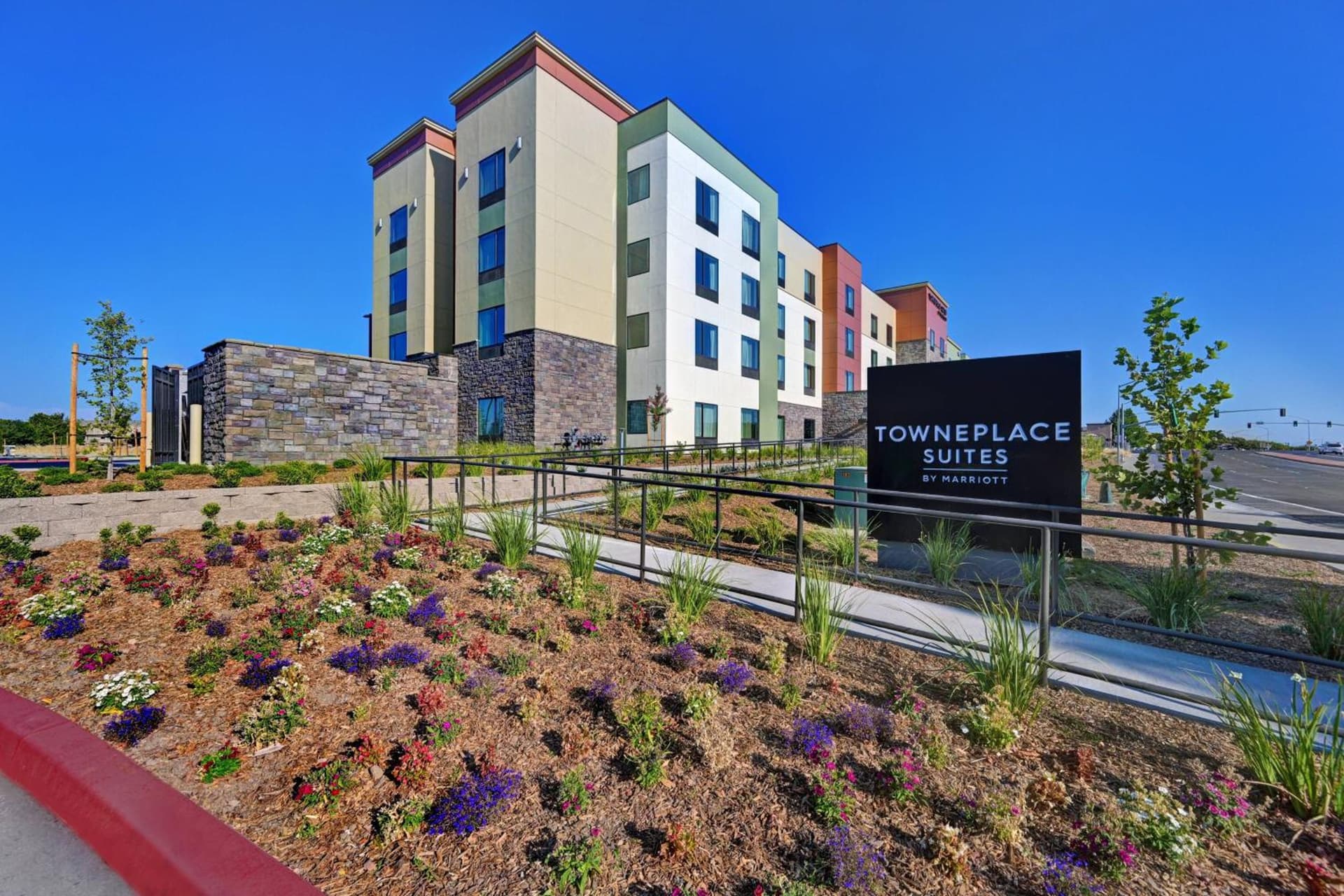 TownePlace Suites Sacramento Airport Natomas interior in Sacramento, CA — gallery photo 2