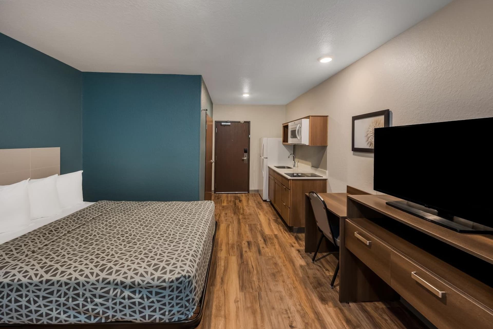 WoodSpring Suites West Palm Beach gallery photo in West Palm Beach, FL — image 18