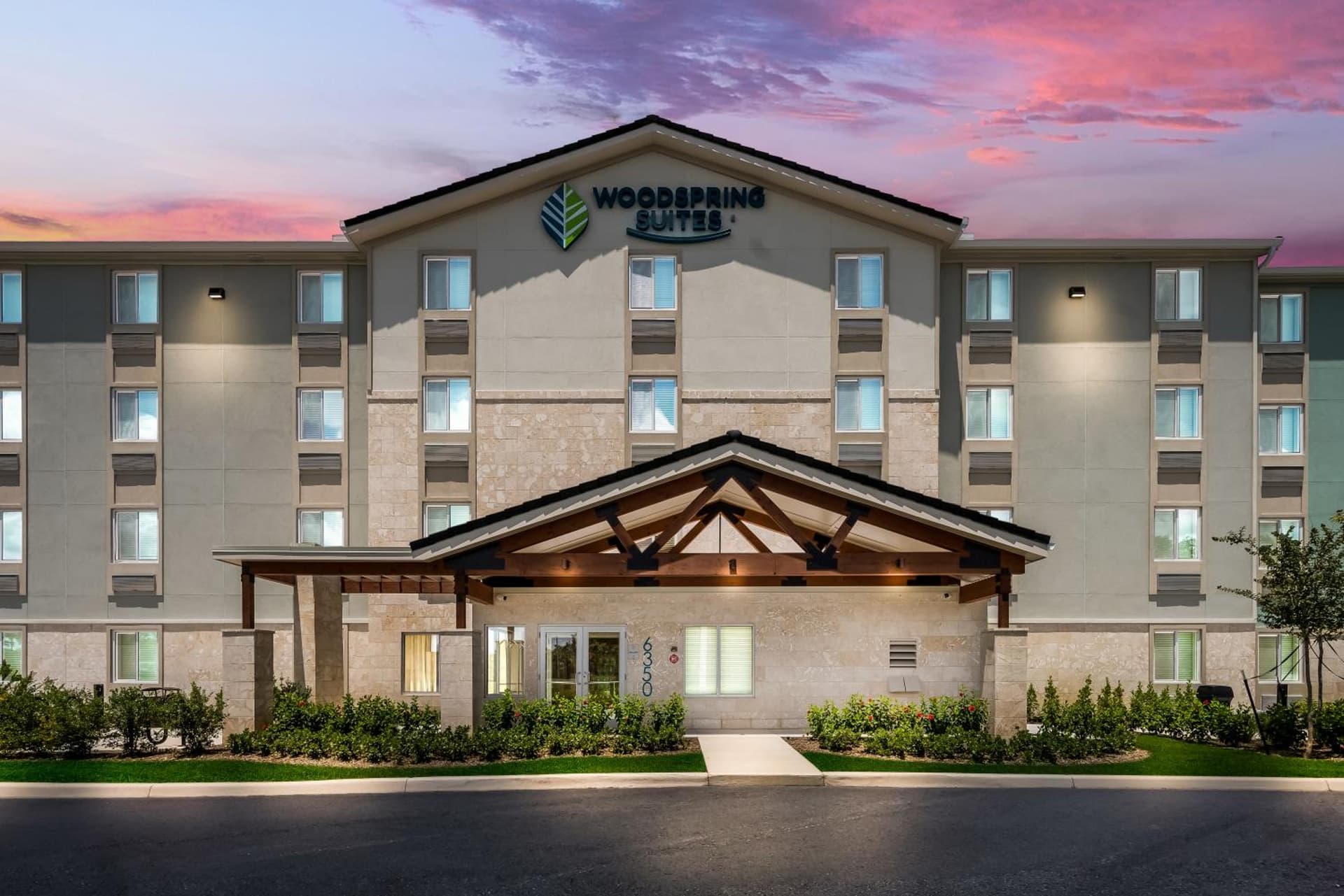 WoodSpring Suites West Palm Beach gallery photo in West Palm Beach, FL — image 10
