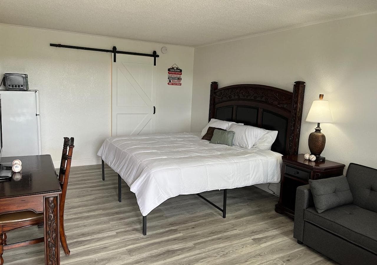 Ballparks Inn interior in Branson, MO — gallery photo 2