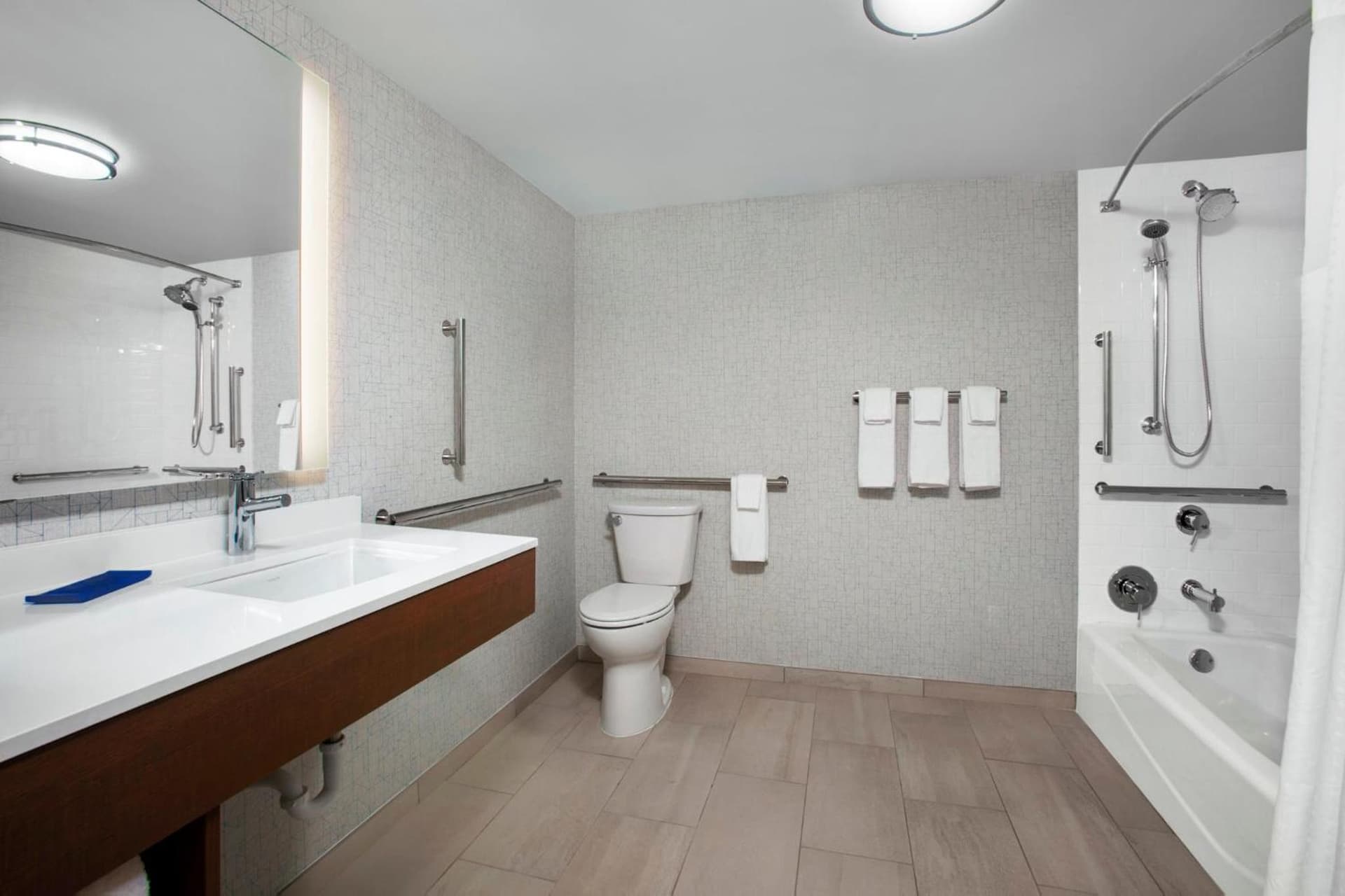 Holiday Inn Express Charleston-Civic Center by IHG gallery photo in Charleston, WV — image 8