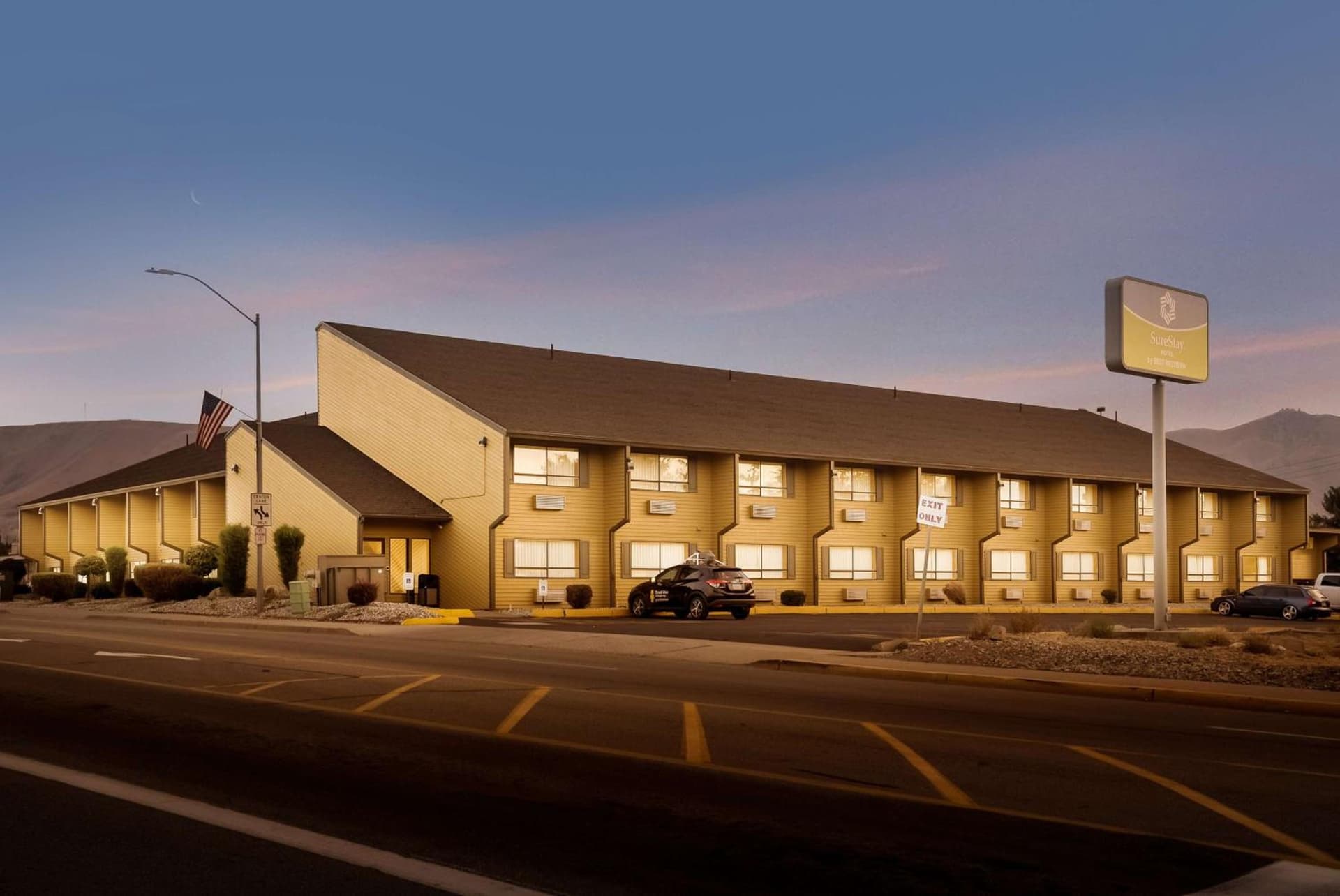 SureStay Hotel by Best Western Wenatchee property views in Wenatchee, WA — gallery photo 3