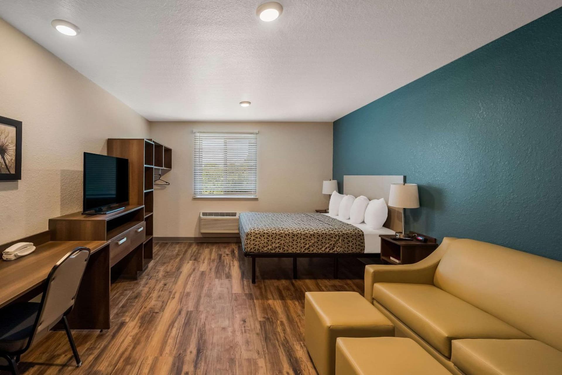 WoodSpring Suites West Palm Beach gallery photo in West Palm Beach, FL — image 32