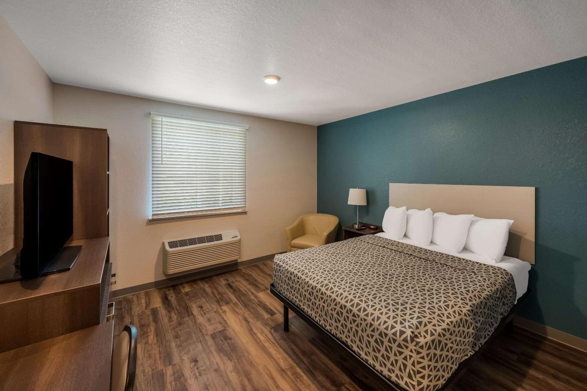 WoodSpring Suites West Palm Beach gallery photo in West Palm Beach, FL — image 8