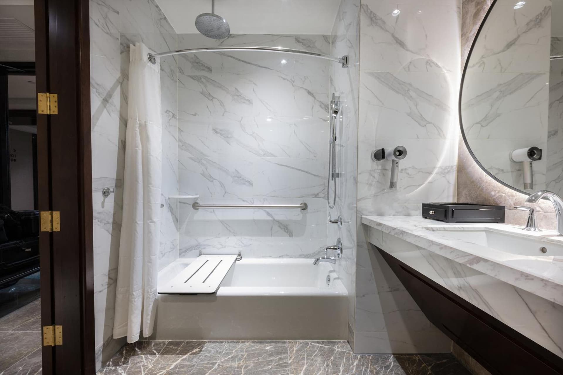 Blossom Hotel Houston, Curio Collection by Hilton gallery photo in Houston, TX — image 25