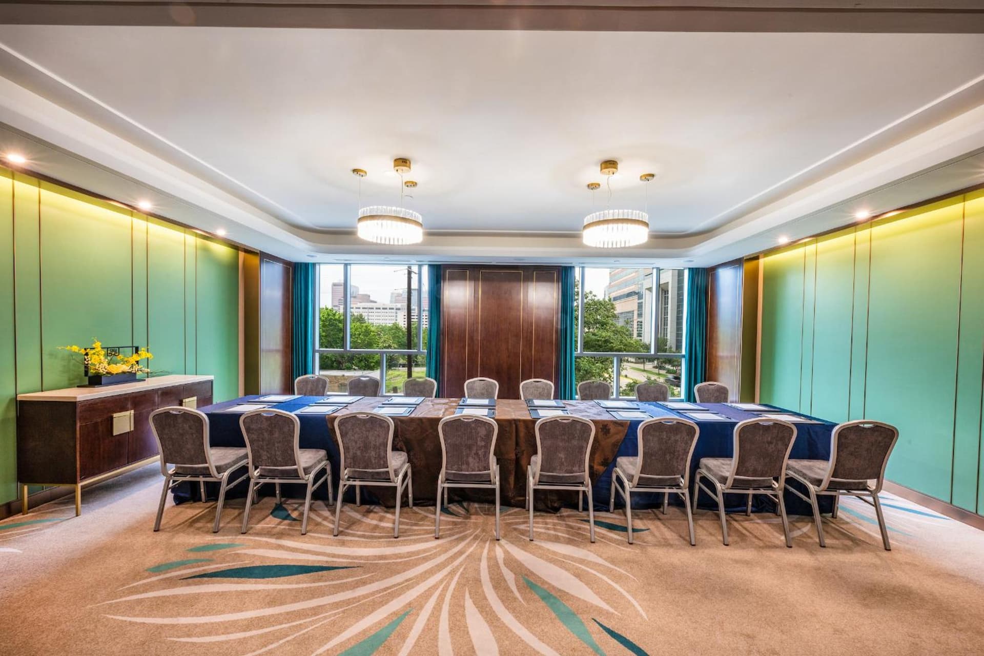 Blossom Hotel Houston, Curio Collection by Hilton gallery photo in Houston, TX — image 30