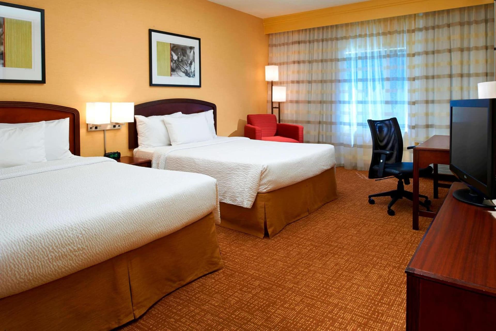 Best Western Plus Elgin - Chicago interior in Elgin, IL — gallery photo 2