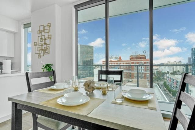 Modern Luxury 2 Bed with Panoramic City Views in Downtown LA property views in Los Angeles, CA — gallery photo 3