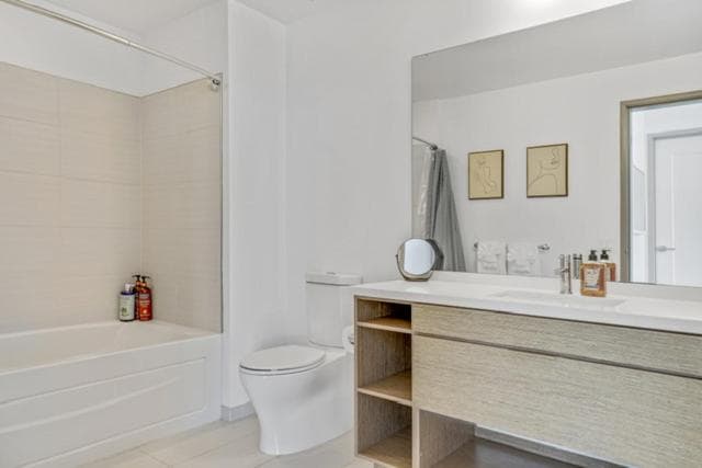 Modern Luxury 2 Bed with Panoramic City Views in Downtown LA interior in Los Angeles, CA — gallery photo 2
