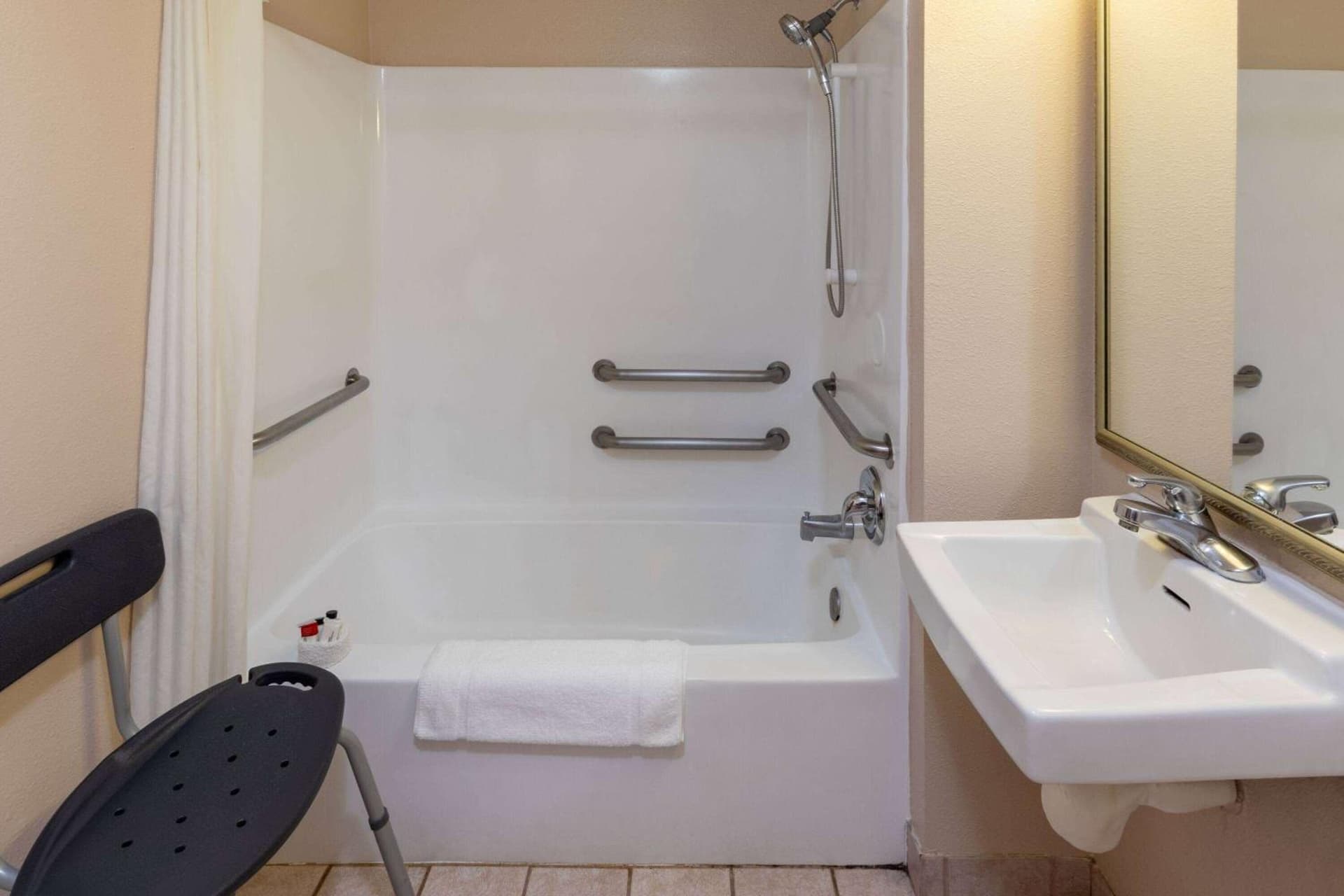 Super 8 by Wyndham Garland Rowlett East Dallas Area gallery photo in Garland, TX — image 31