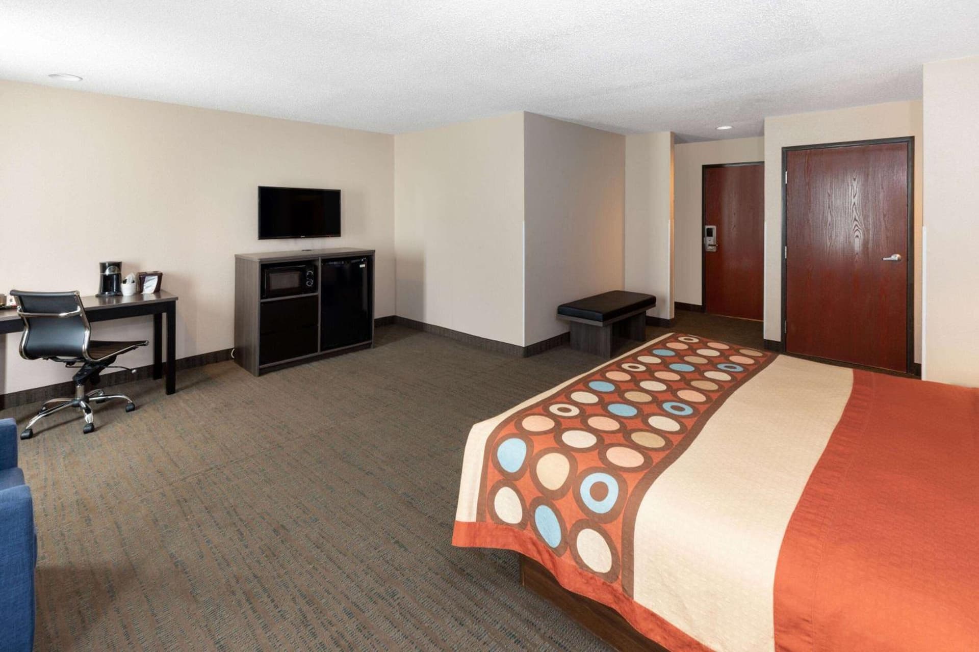 Super 8 by Wyndham Garland Rowlett East Dallas Area gallery photo in Garland, TX — image 4