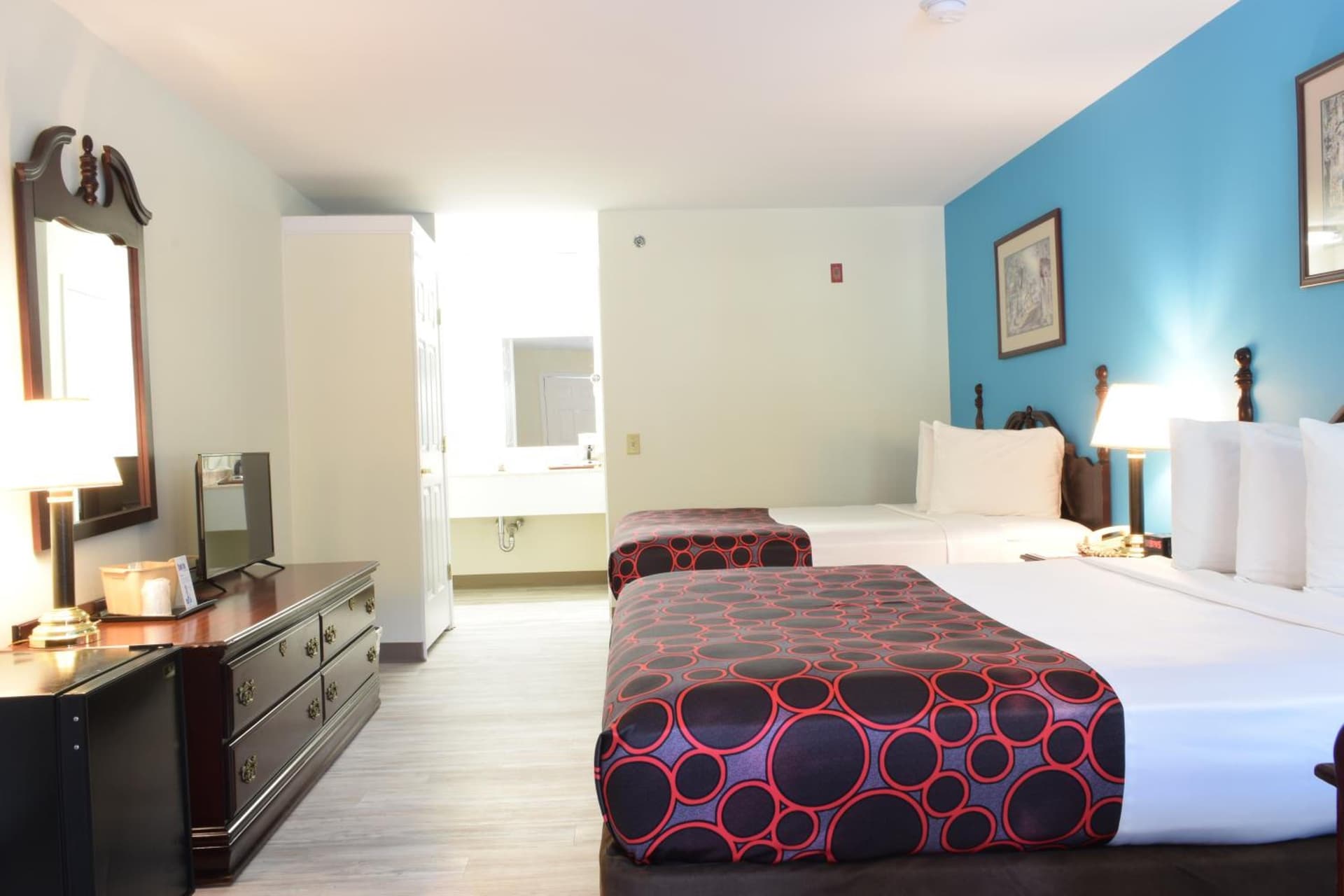 Hilltop Inn & Suites, near Foxwoods Casino gallery photo in North Stonington — image 61