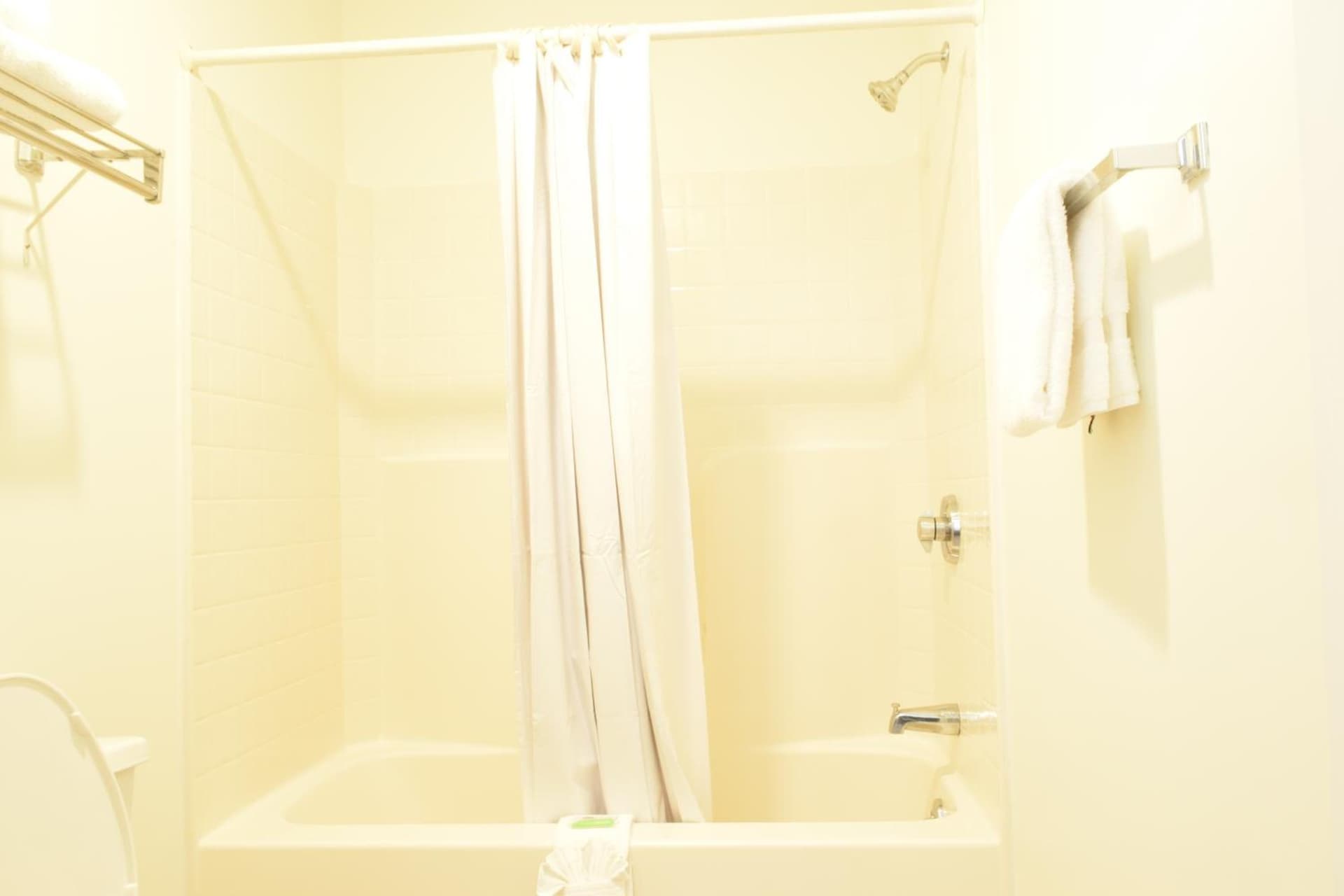 Hilltop Inn & Suites, near Foxwoods Casino gallery photo in North Stonington — image 32