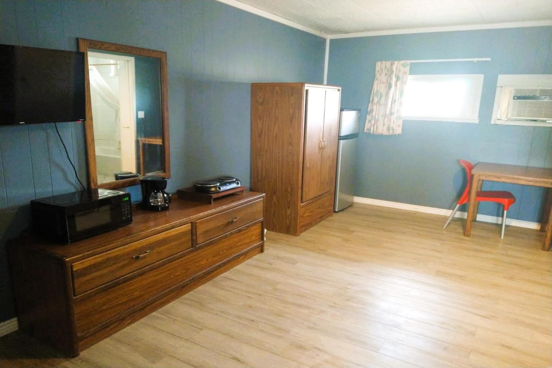 Love Hotels Desert Inn & RV by OYO at Boysen Wind River WY interior in Shoshoni, WY — gallery photo 2