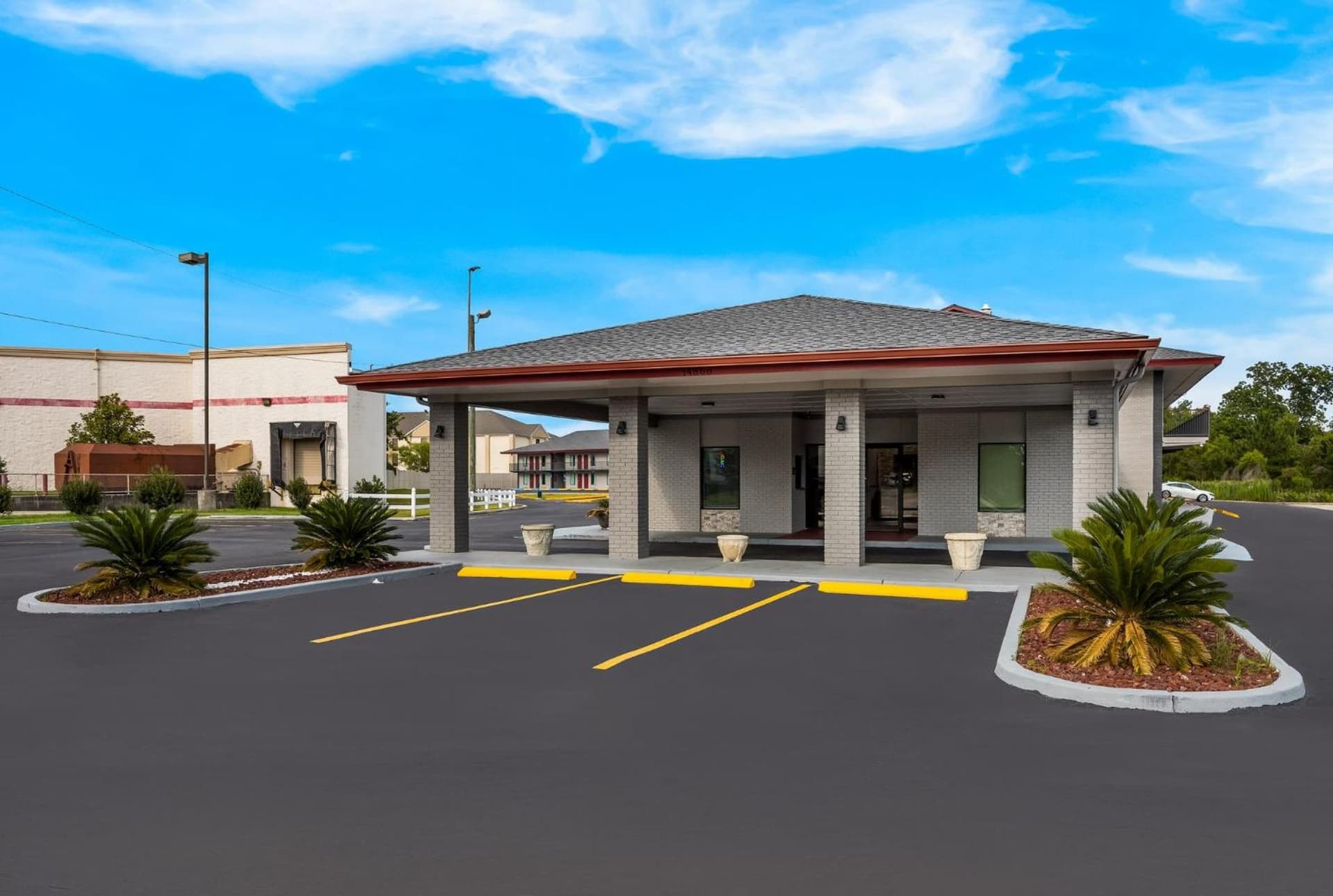 Red Roof Inn & Suites Thomasville property views in Thomasville, GA — gallery photo 3
