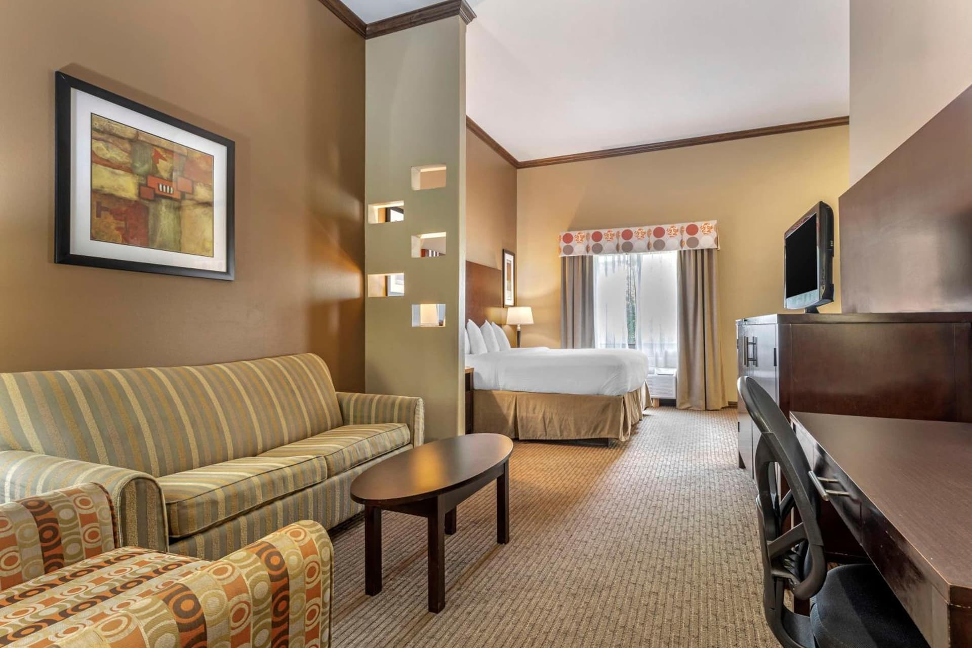 Best Western Plus Texoma Hotel & Suites interior in Denison, TX — gallery photo 2