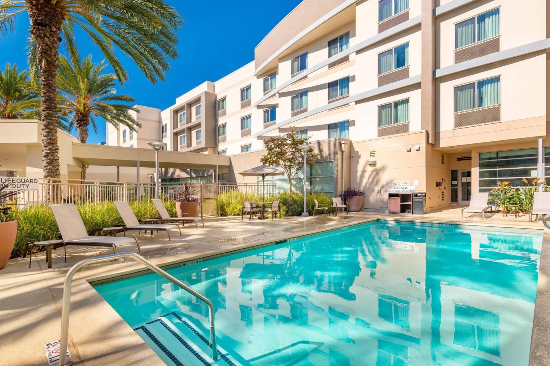 Courtyard by Marriott Santa Ana Orange County interior in Santa Ana, CA — gallery photo 2
