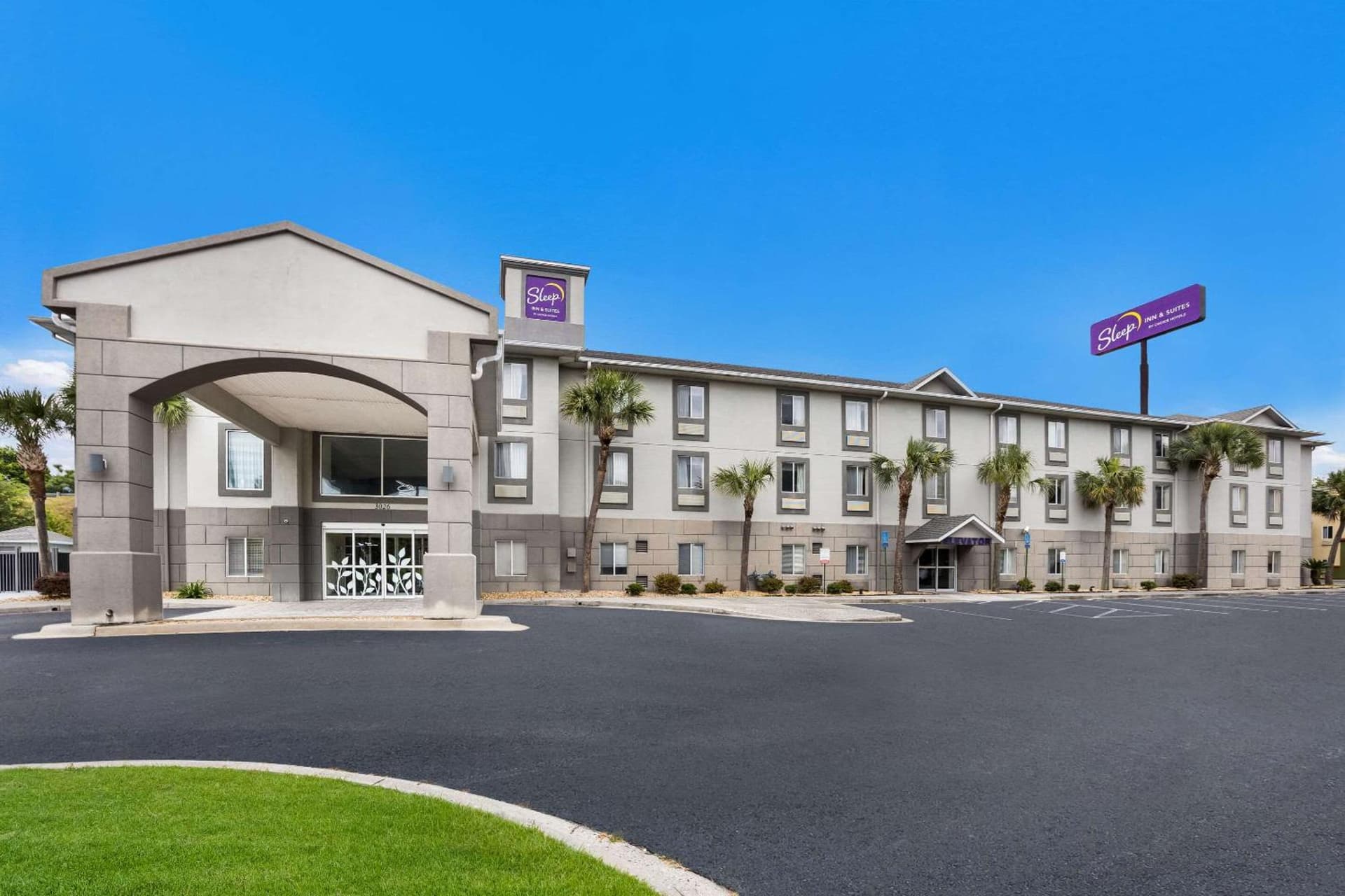Sleep Inn & Suites Valdosta Mall Area interior in Valdosta, GA — gallery photo 2