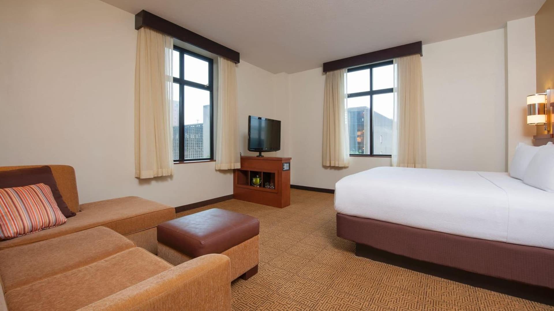 Hyatt Place Des Moines Downtown gallery photo in Des Moines, IA — image 16