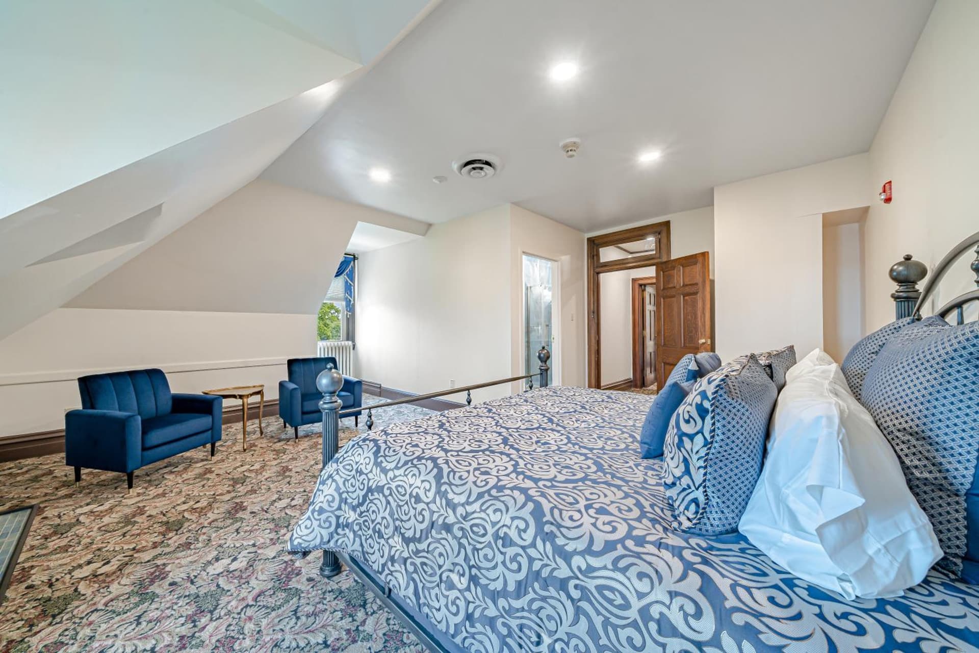 The Grandeur Estate property views in Greensburg, PA — gallery photo 3