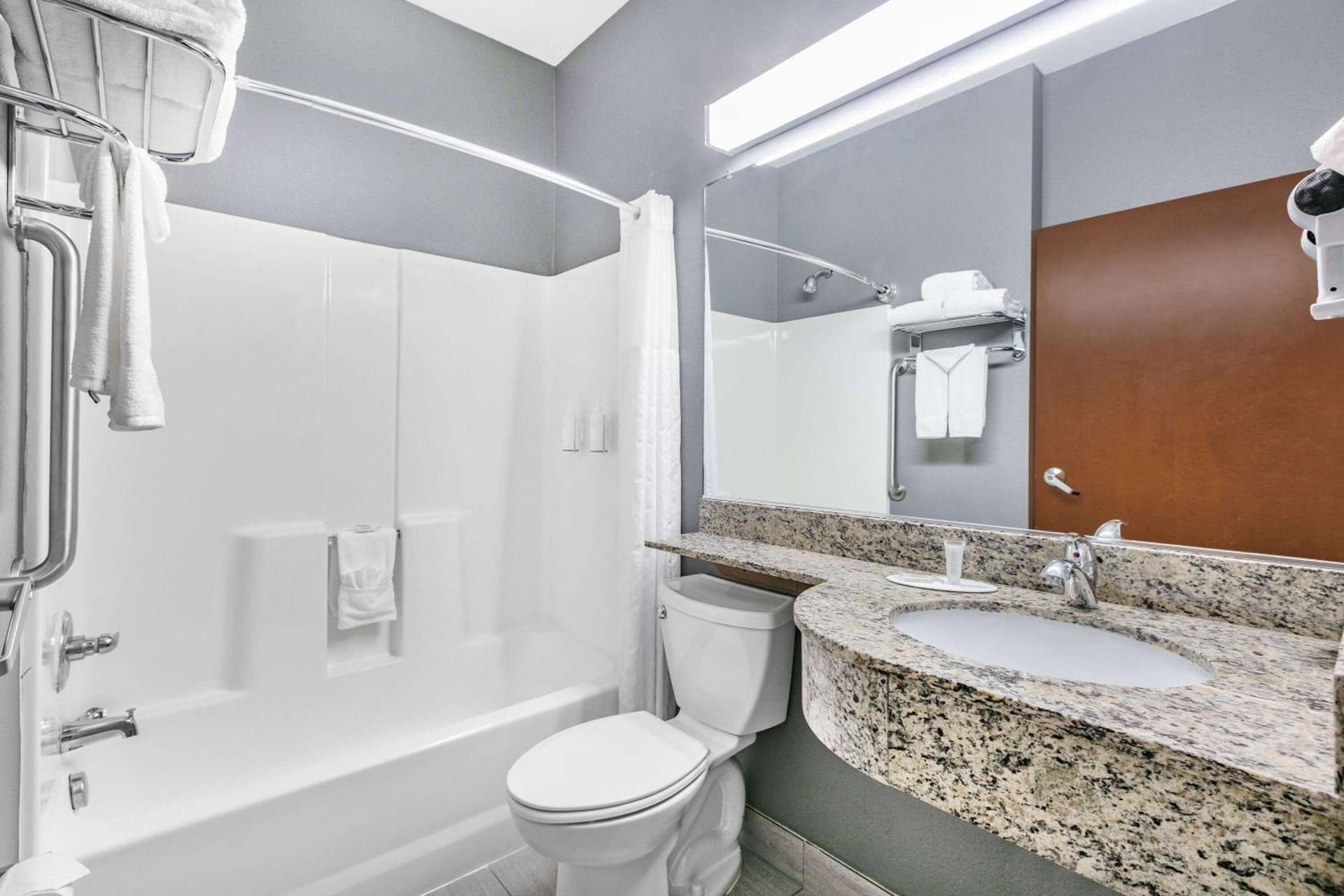 Microtel Inn & Suites by Wyndham Austin Airport gallery photo in Austin, TX — image 6