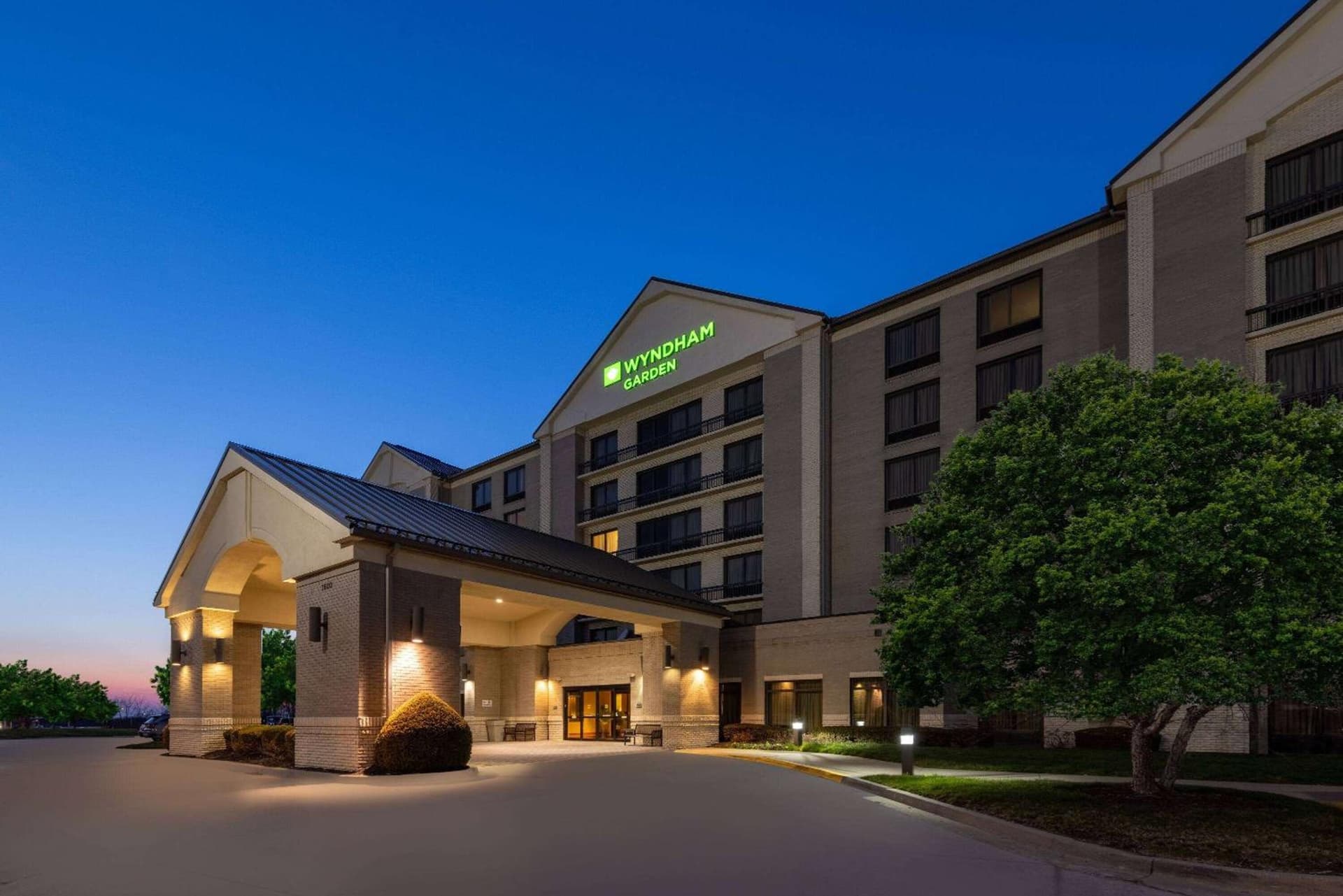 Wyndham Garden Kansas City Airport interior in Kansas City, KS — gallery photo 2