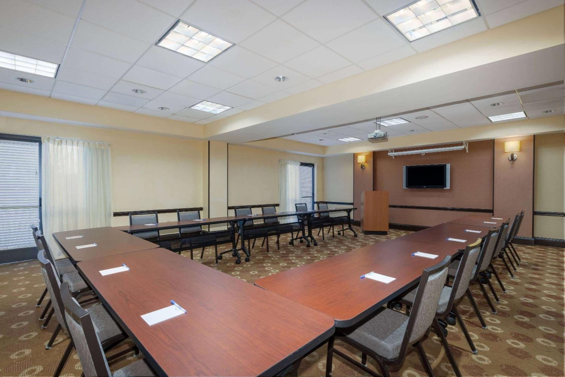 Wyndham Garden Kansas City Airport interior in Kansas City, KS — gallery photo 2
