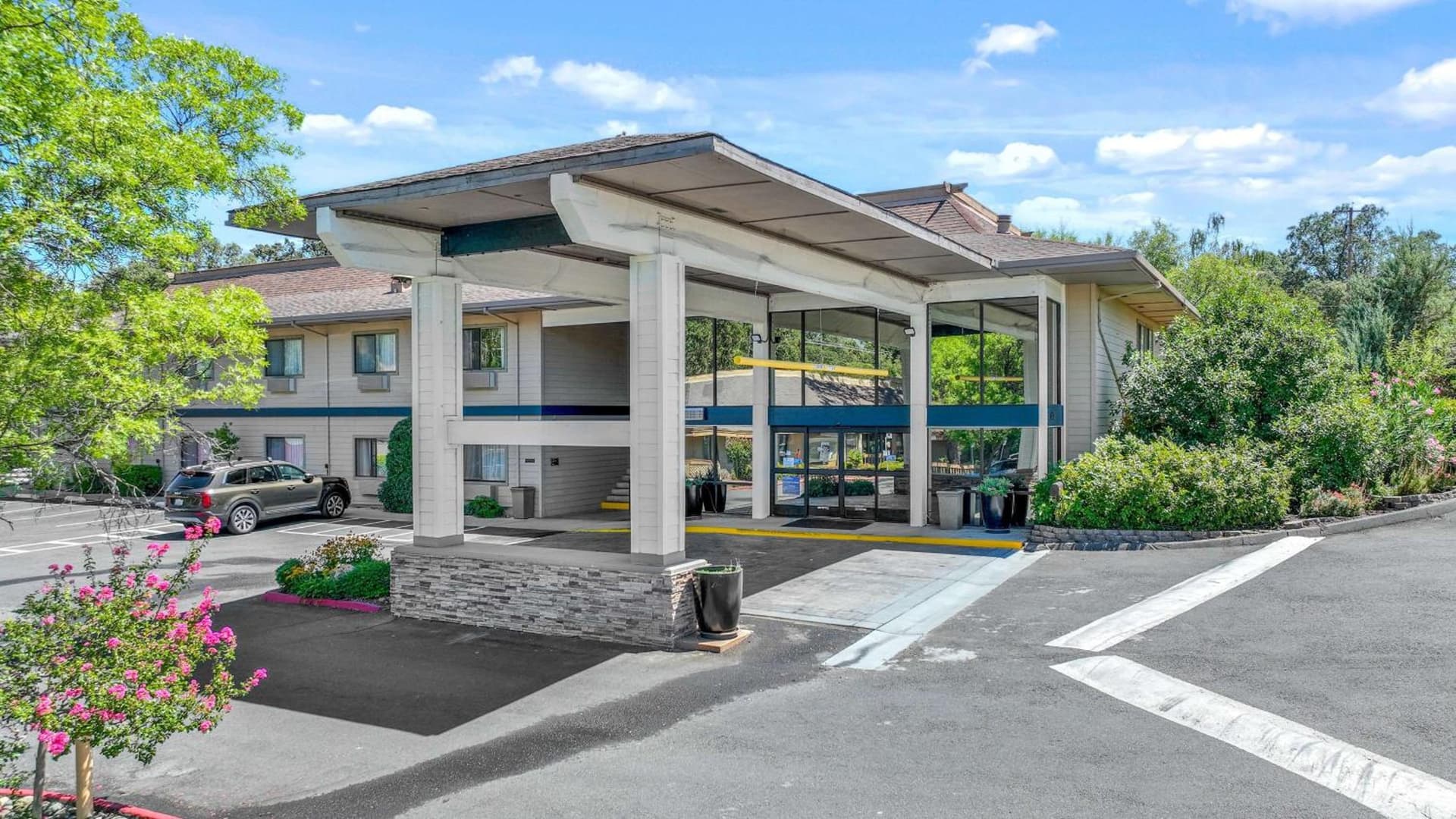 Best Western Plus Sonora Oaks Hotel and Conference Center featured exterior or lobby in Sonora, CA — similar hotel