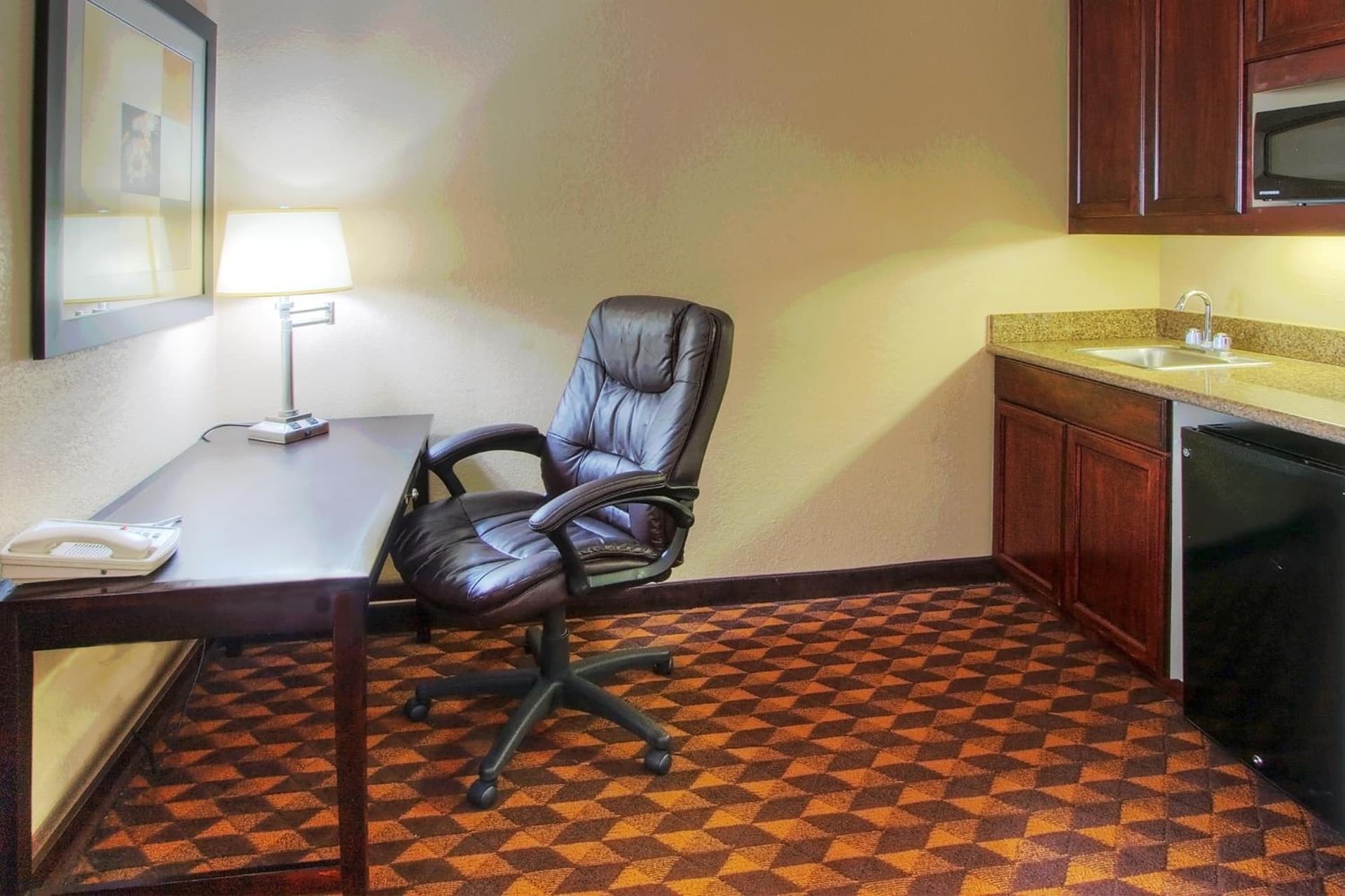 Holiday Inn Express Hotel & Suites Albuquerque Midtown by IHG interior in Albuquerque, NM — gallery photo 2