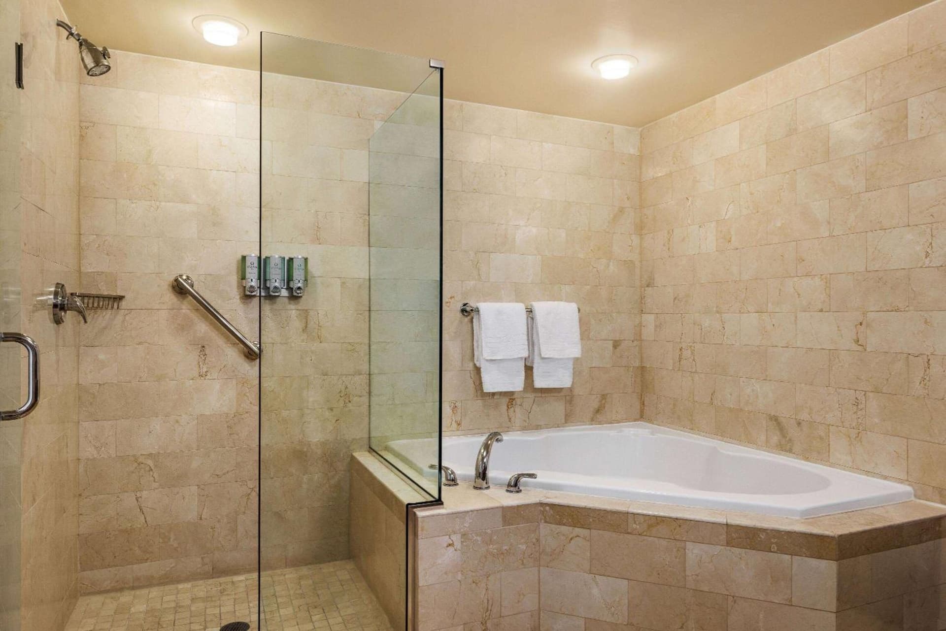 Viana Hotel and Spa, Trademark Collection by Wyndham gallery photo in Westbury, NY — image 7