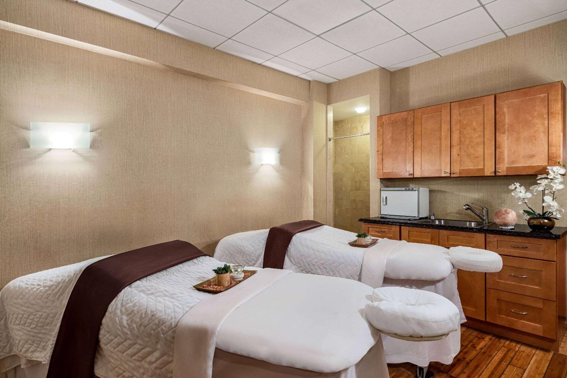 Viana Hotel and Spa, Trademark Collection by Wyndham gallery photo in Westbury, NY — image 38