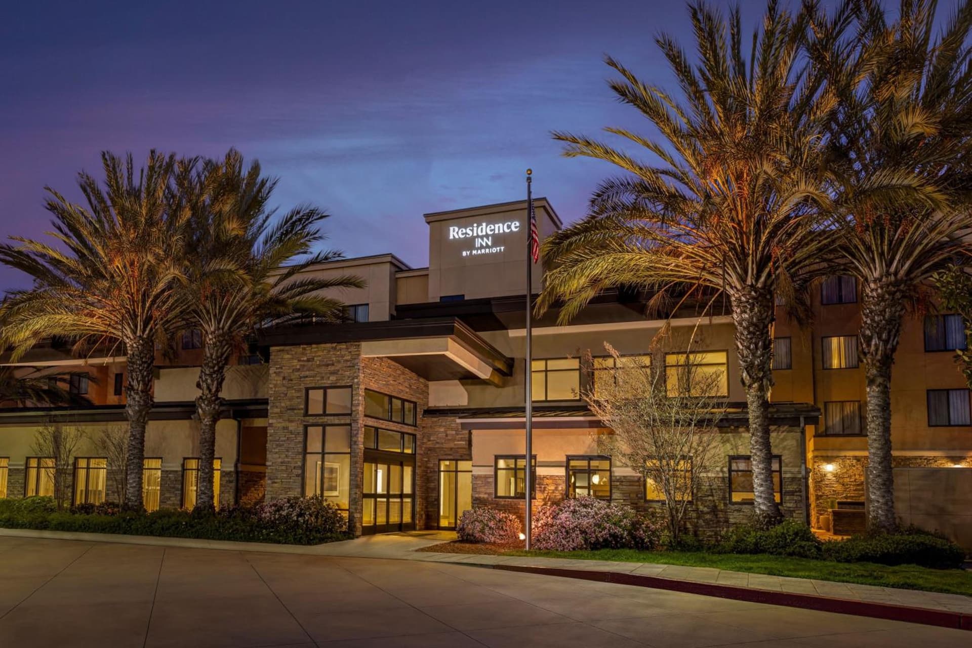 Residence Inn by Marriott Los Angeles Redondo Beach interior in Redondo Beach, CA — gallery photo 2