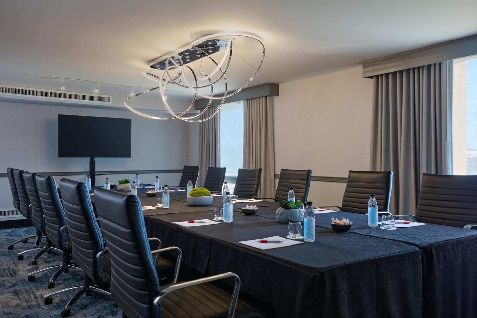 Marriott Chicago O’Hare interior in Rosemont, IL — gallery photo 2