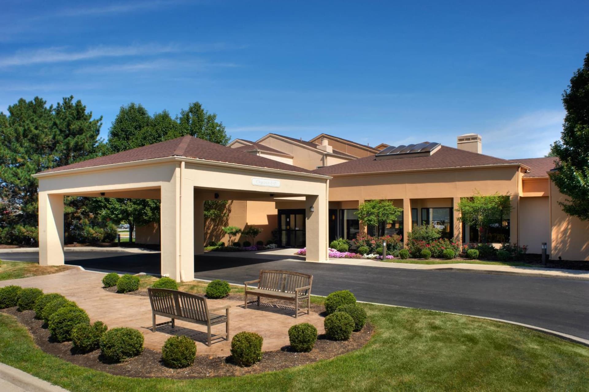 Courtyard Toledo Airport Holland featured exterior or lobby in Holland, OH — similar hotel