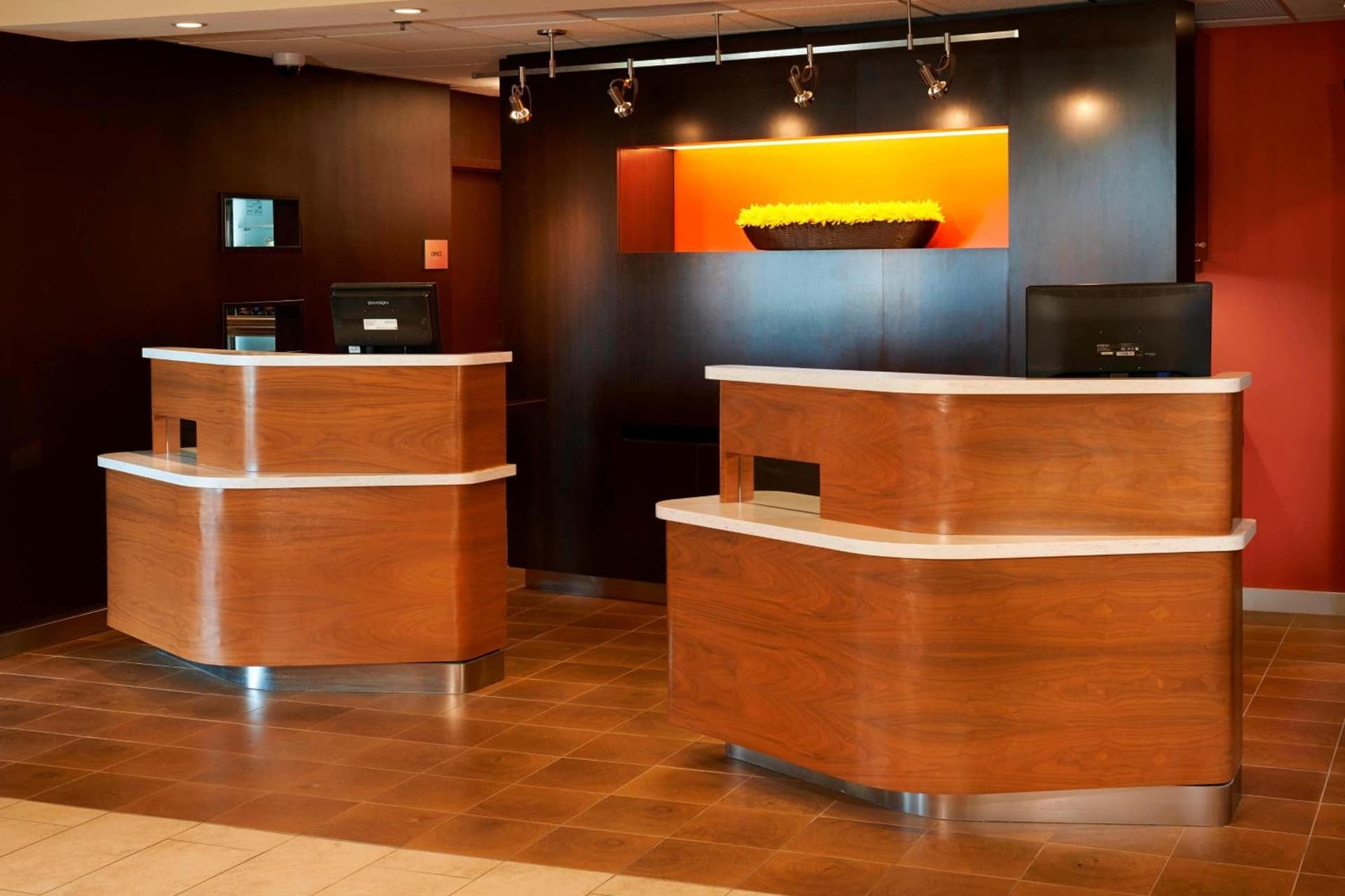 Courtyard Toledo Airport Holland interior in Holland, OH — gallery photo 2